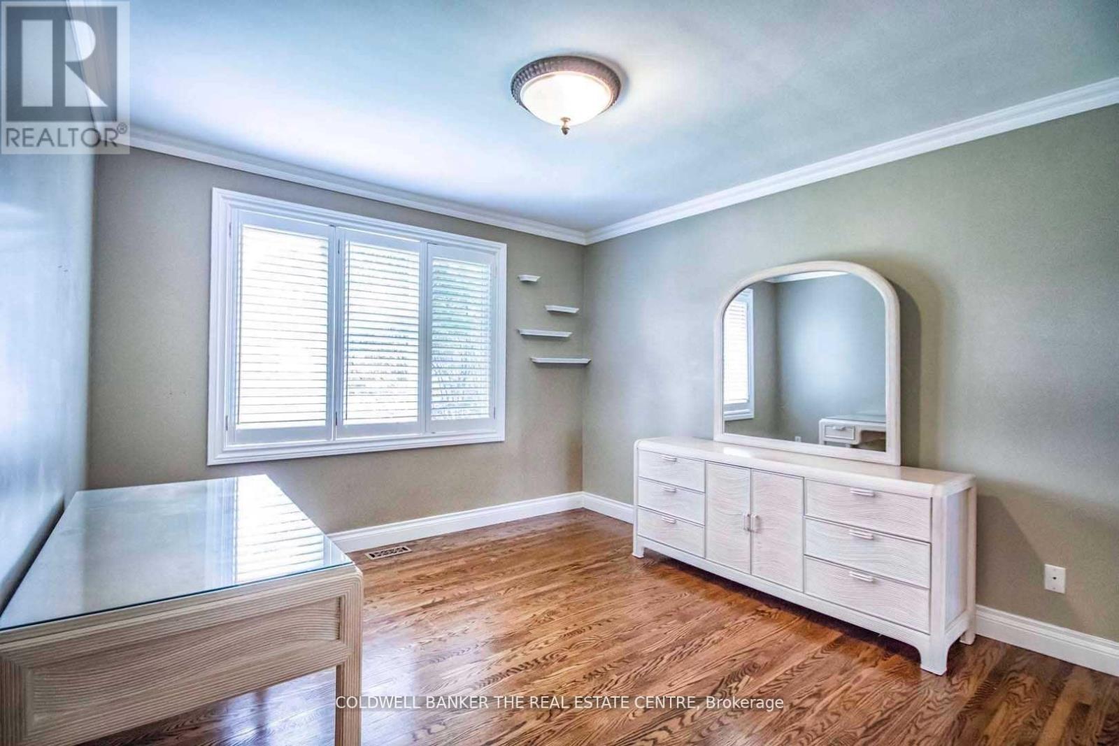 Photo 9 of 4 Orlon Crescent, Richmond Hill ON
