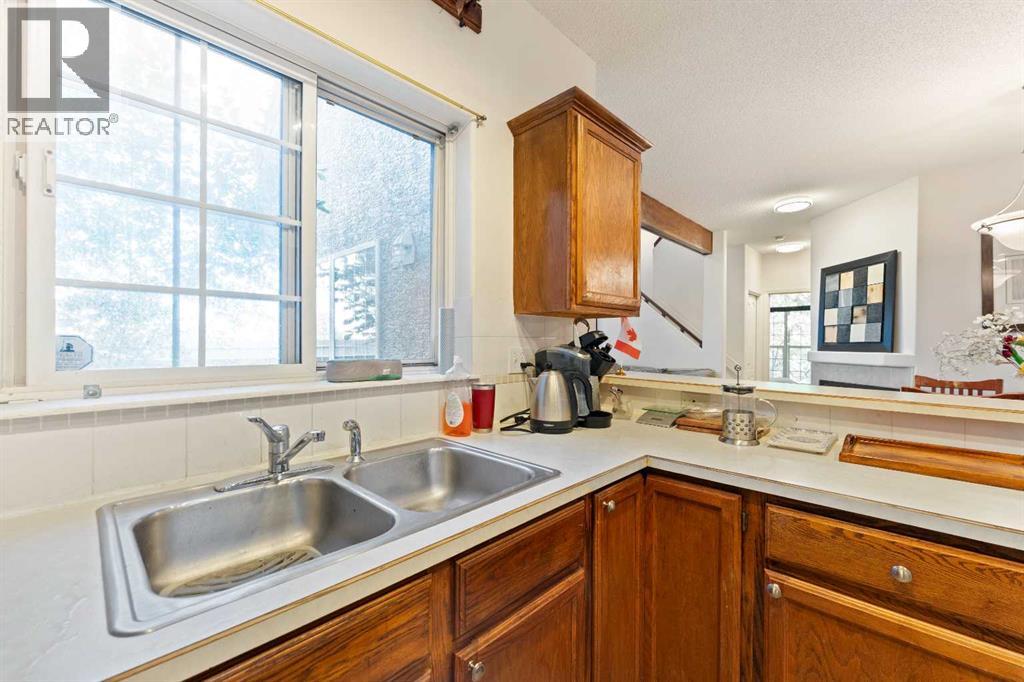 Photo 12 of 606 1997 Sirocco Drive Sw, Calgary AB