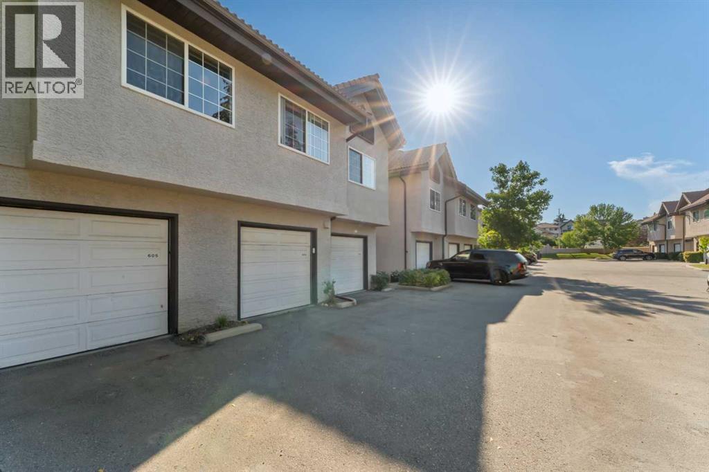 Photo 3 of 606 1997 Sirocco Drive Sw, Calgary AB