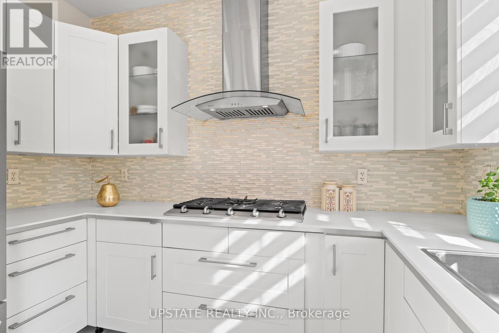 Photo 13 of 2 Severin Street, Brampton ON