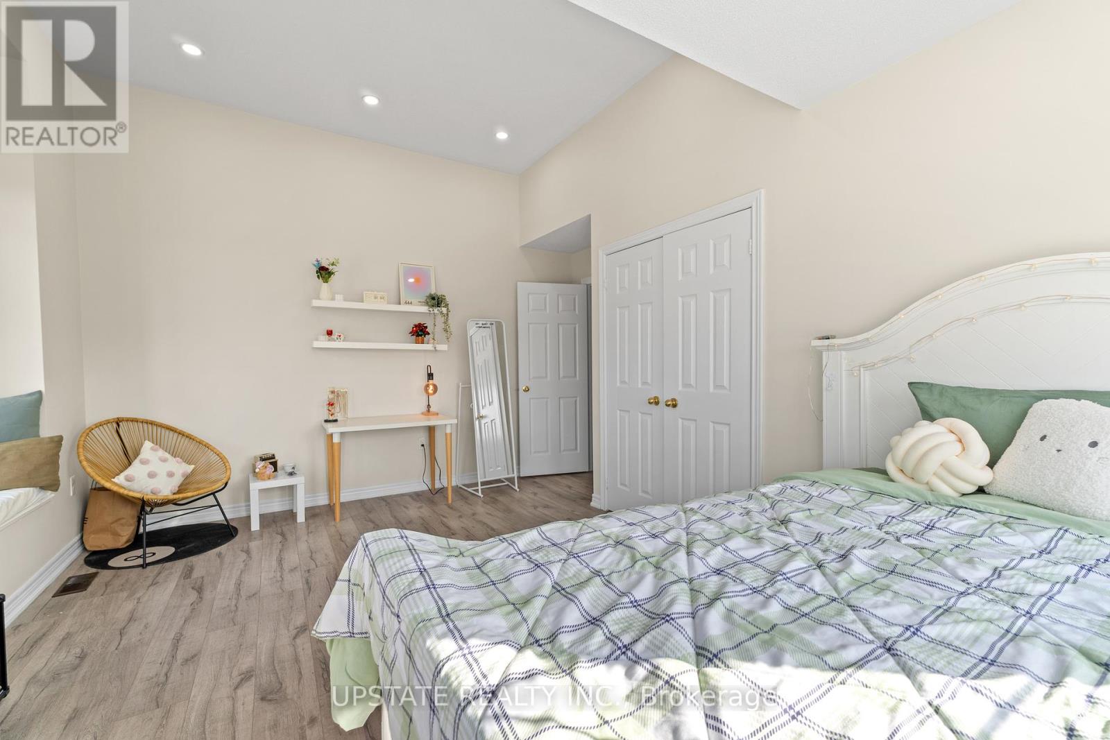 Photo 33 of 2 Severin Street, Brampton ON