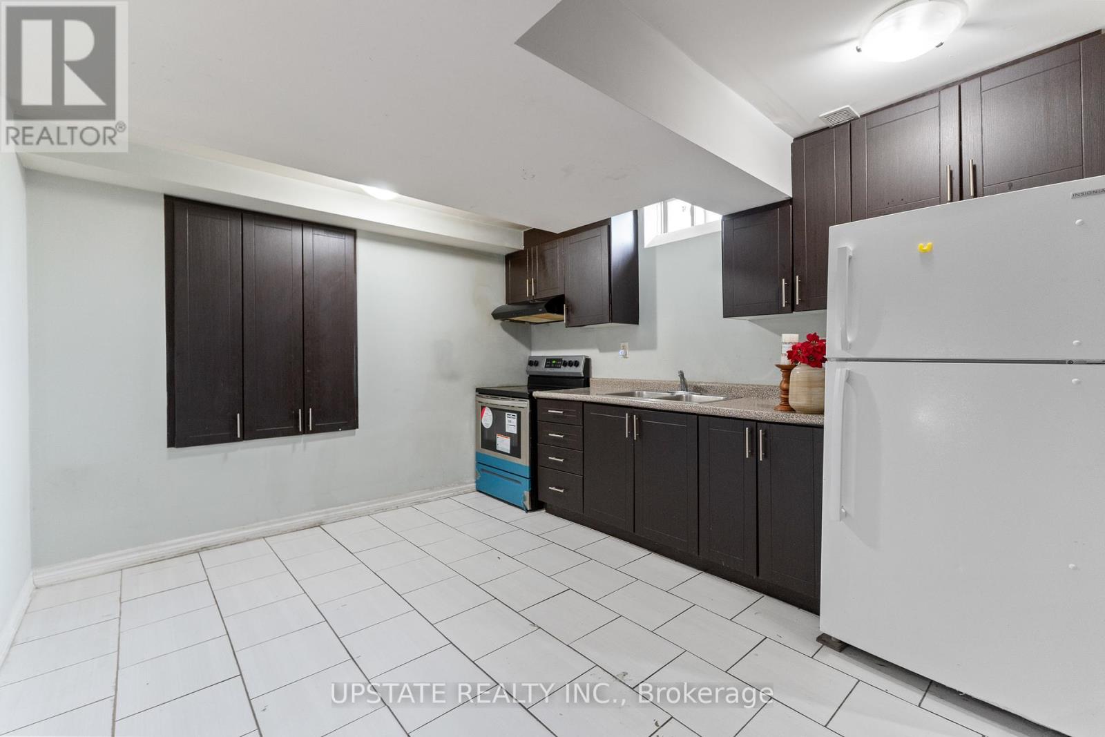 Photo 41 of 2 Severin Street, Brampton ON