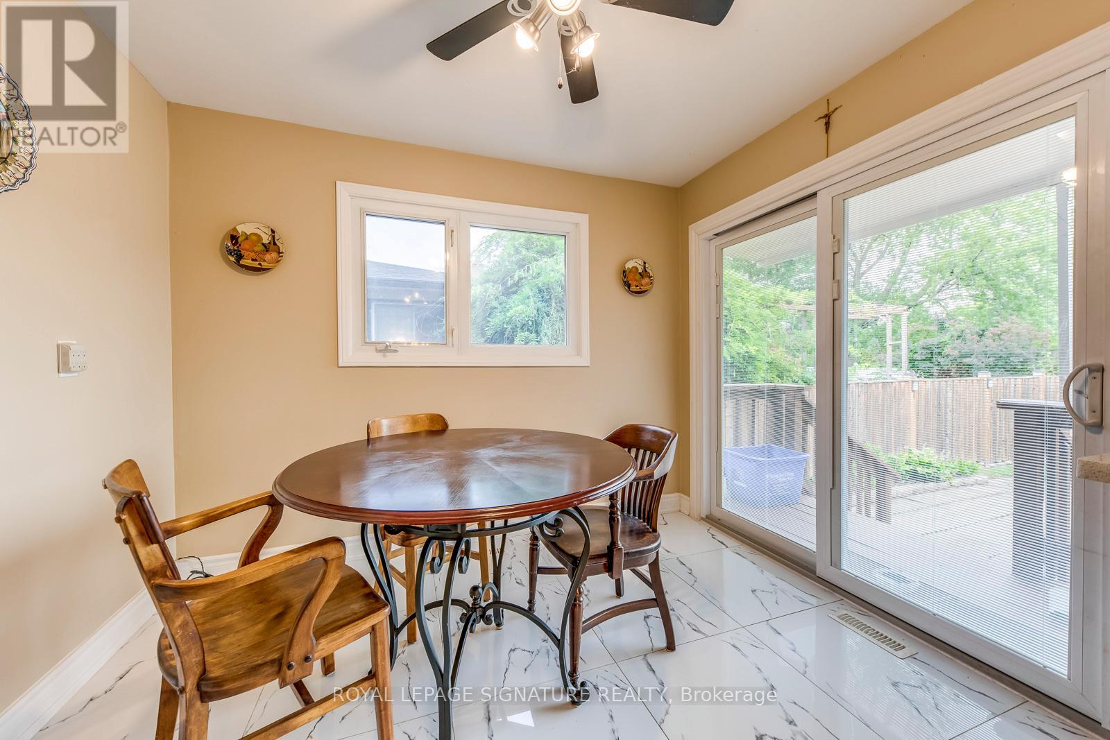 Photo 11 of 2446 Poplar Crescent, Mississauga ON