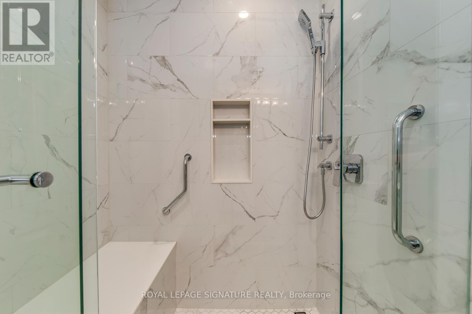 Photo 17 of 2446 Poplar Crescent, Mississauga ON