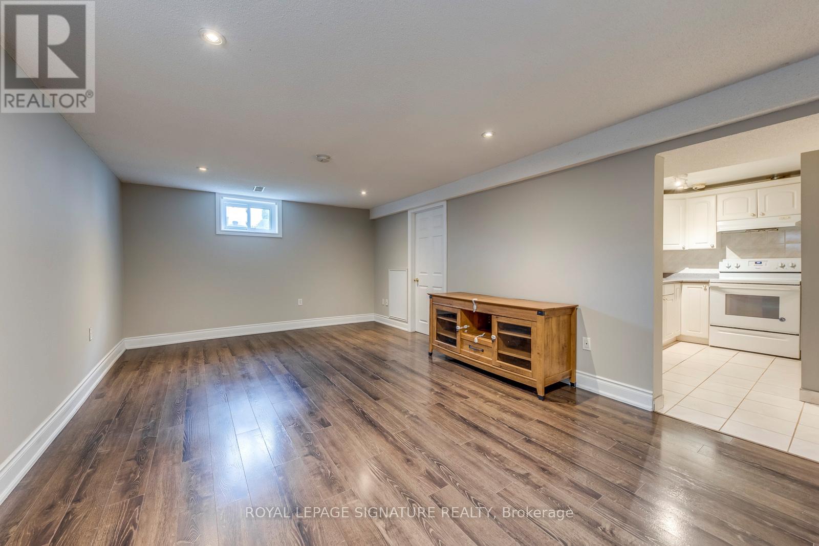 Photo 19 of 2446 Poplar Crescent, Mississauga ON