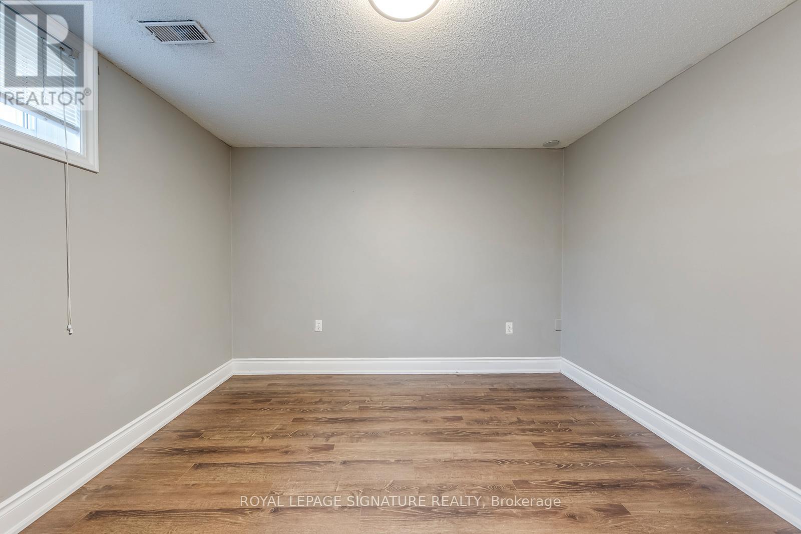 Photo 20 of 2446 Poplar Crescent, Mississauga ON