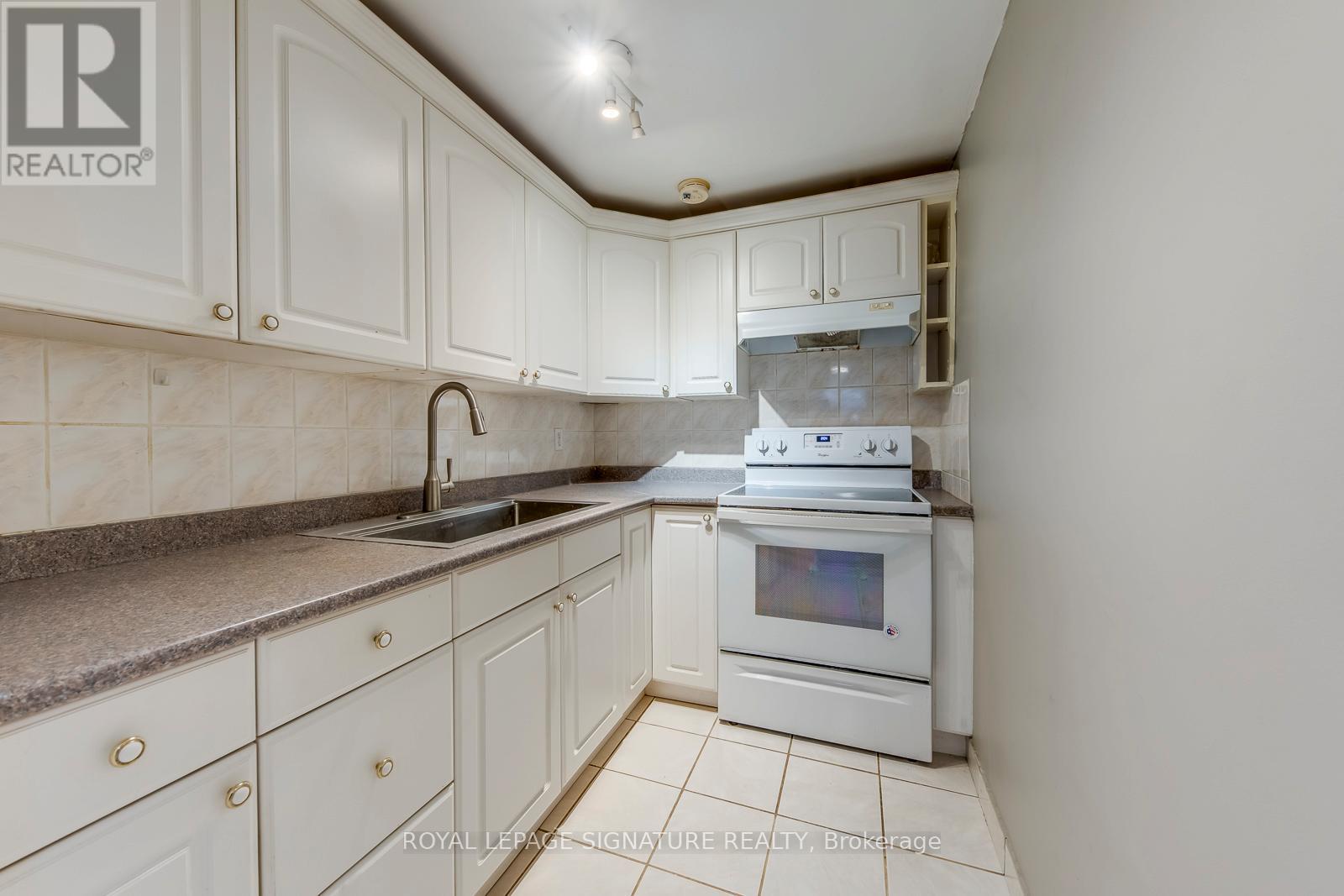 Photo 22 of 2446 Poplar Crescent, Mississauga ON