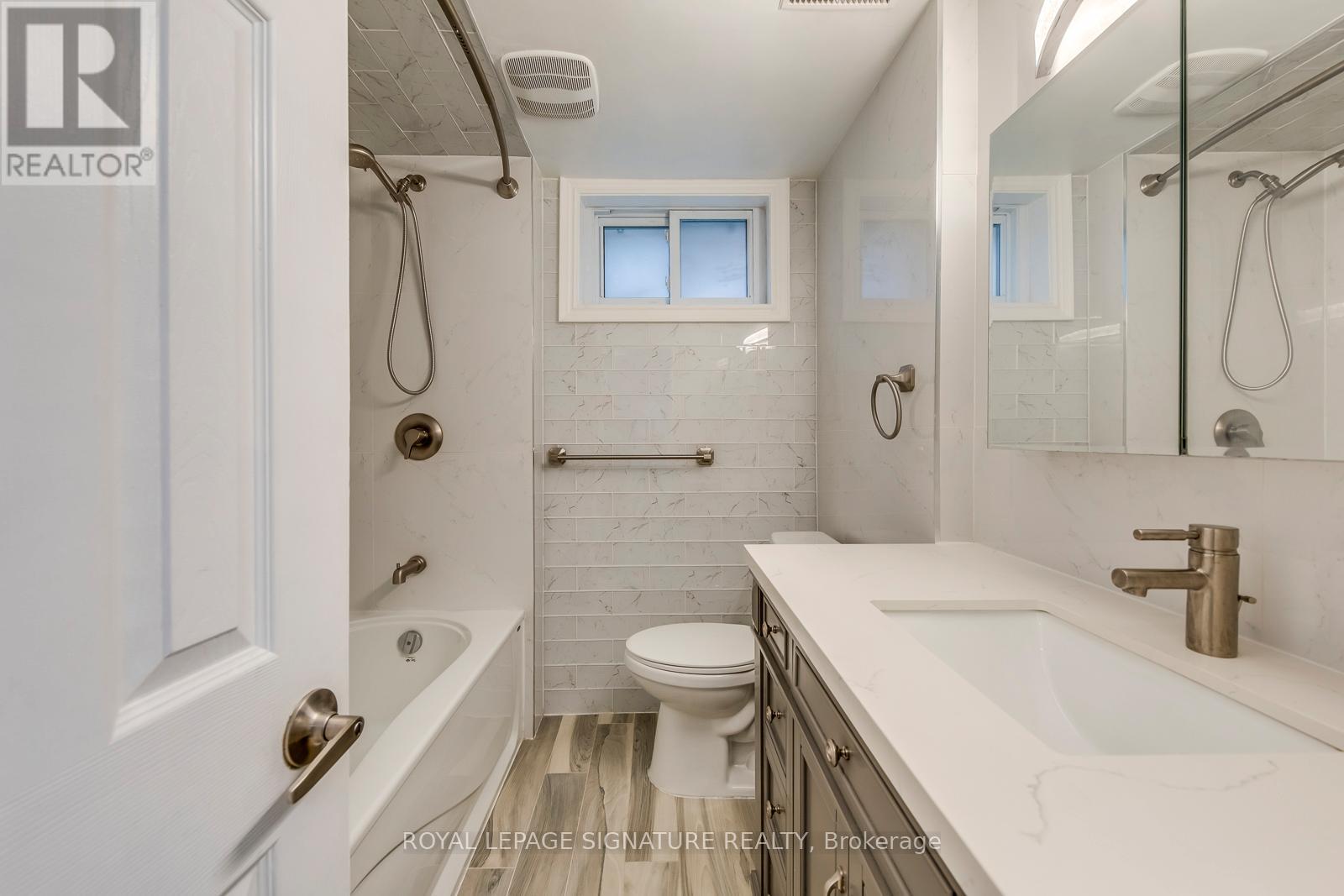 Photo 23 of 2446 Poplar Crescent, Mississauga ON