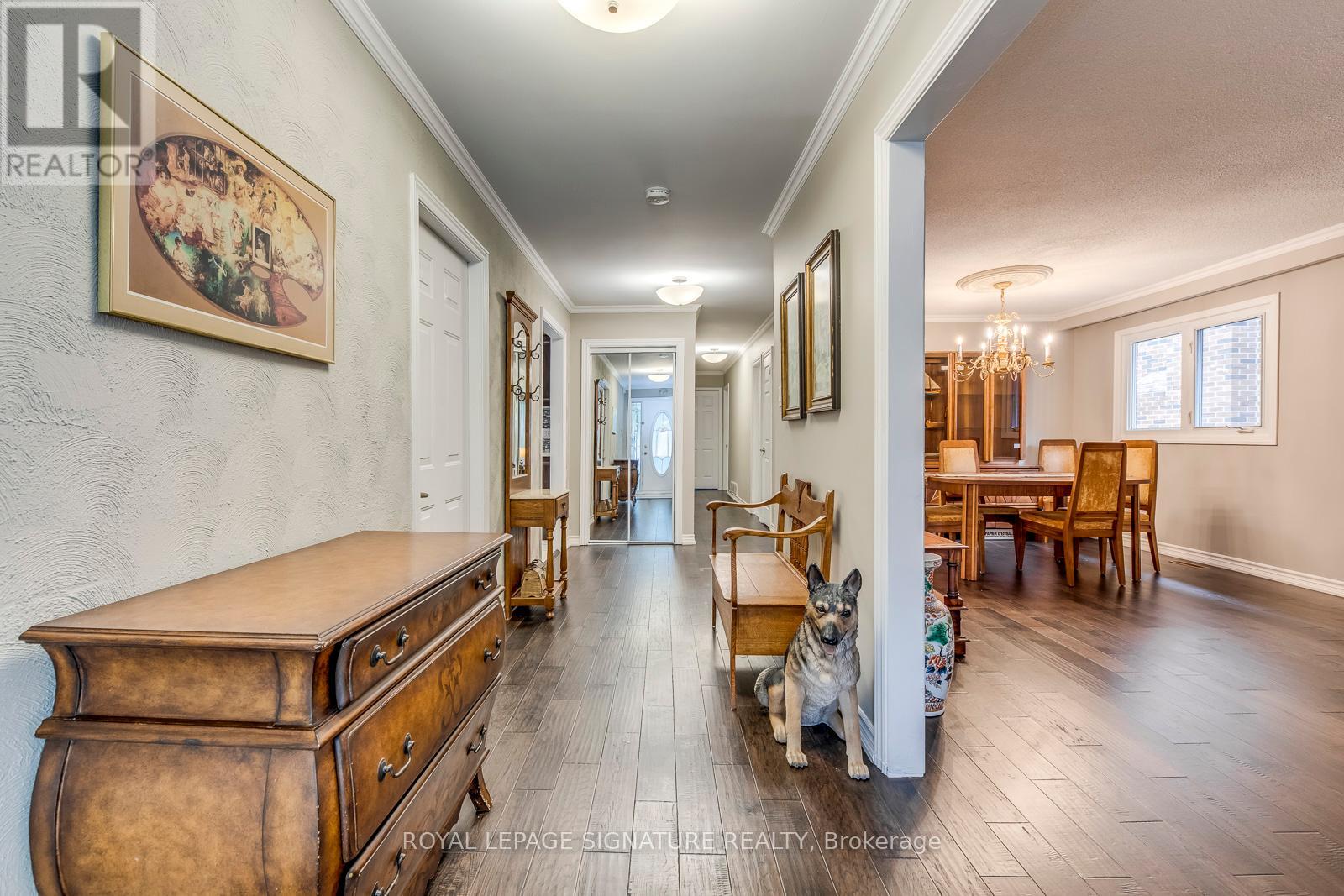 Photo 3 of 2446 Poplar Crescent, Mississauga ON