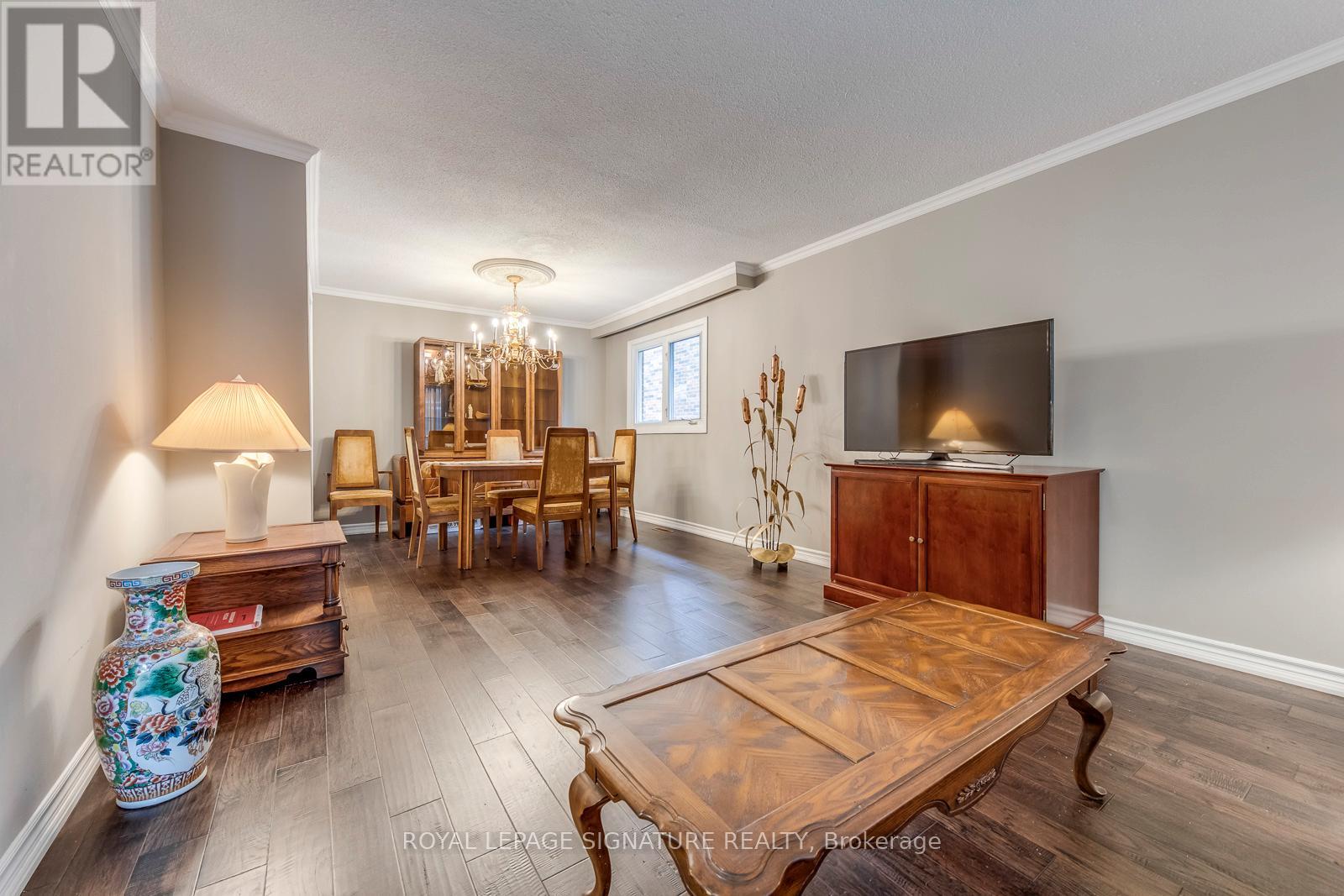 Photo 4 of 2446 Poplar Crescent, Mississauga ON