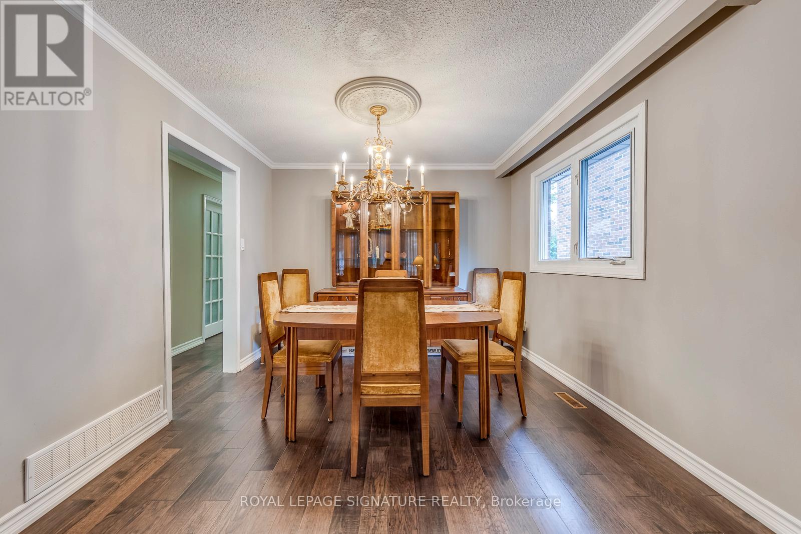 Photo 6 of 2446 Poplar Crescent, Mississauga ON