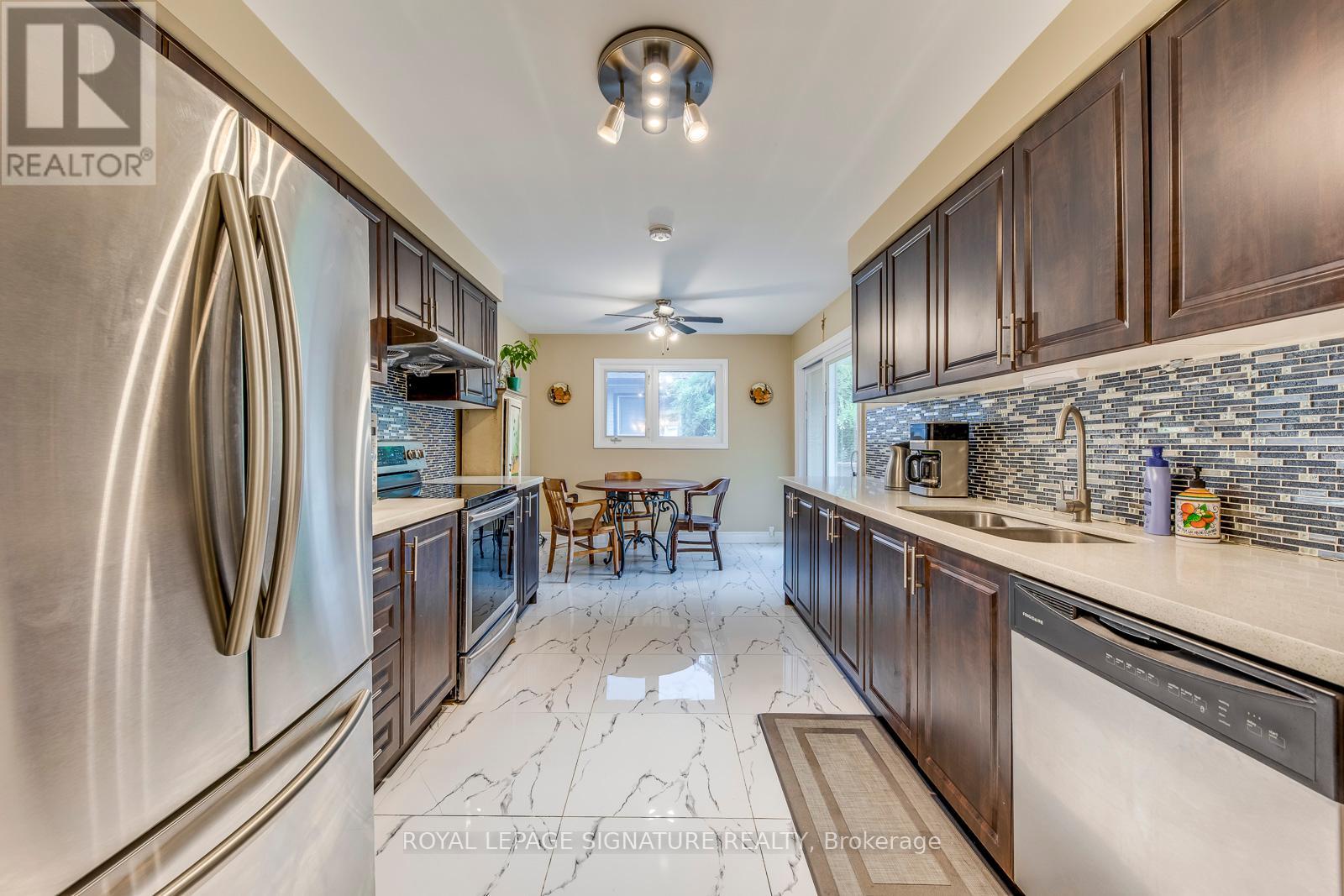 Photo 7 of 2446 Poplar Crescent, Mississauga ON
