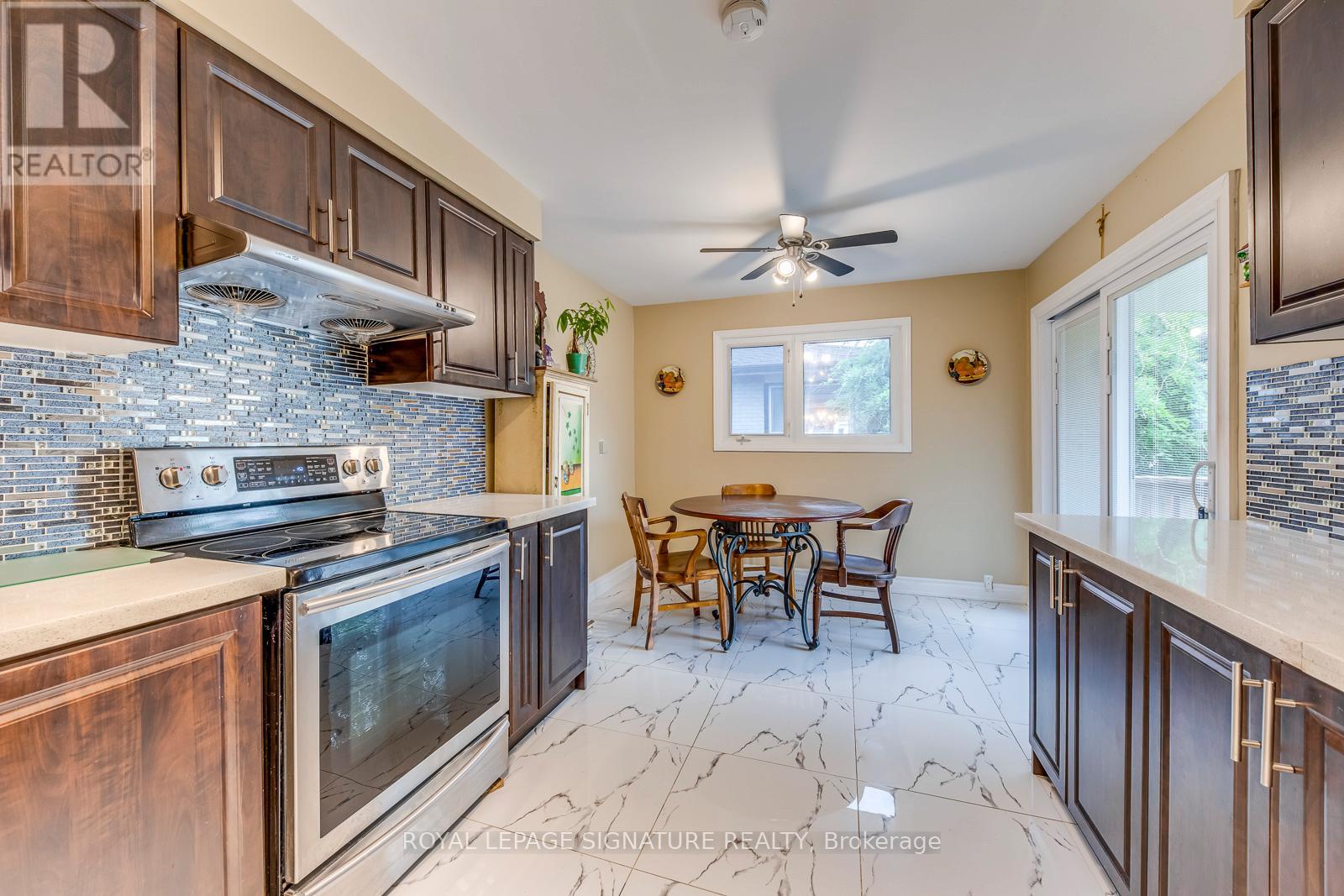 Photo 8 of 2446 Poplar Crescent, Mississauga ON
