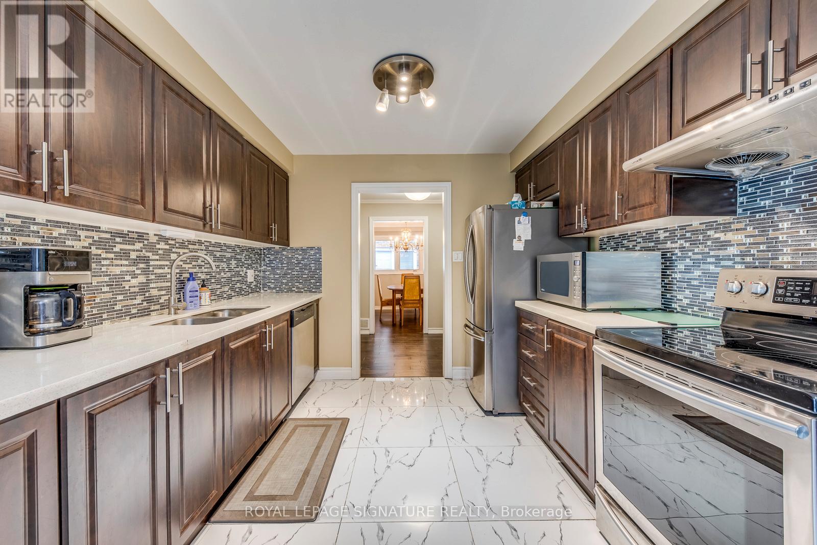 Photo 9 of 2446 Poplar Crescent, Mississauga ON