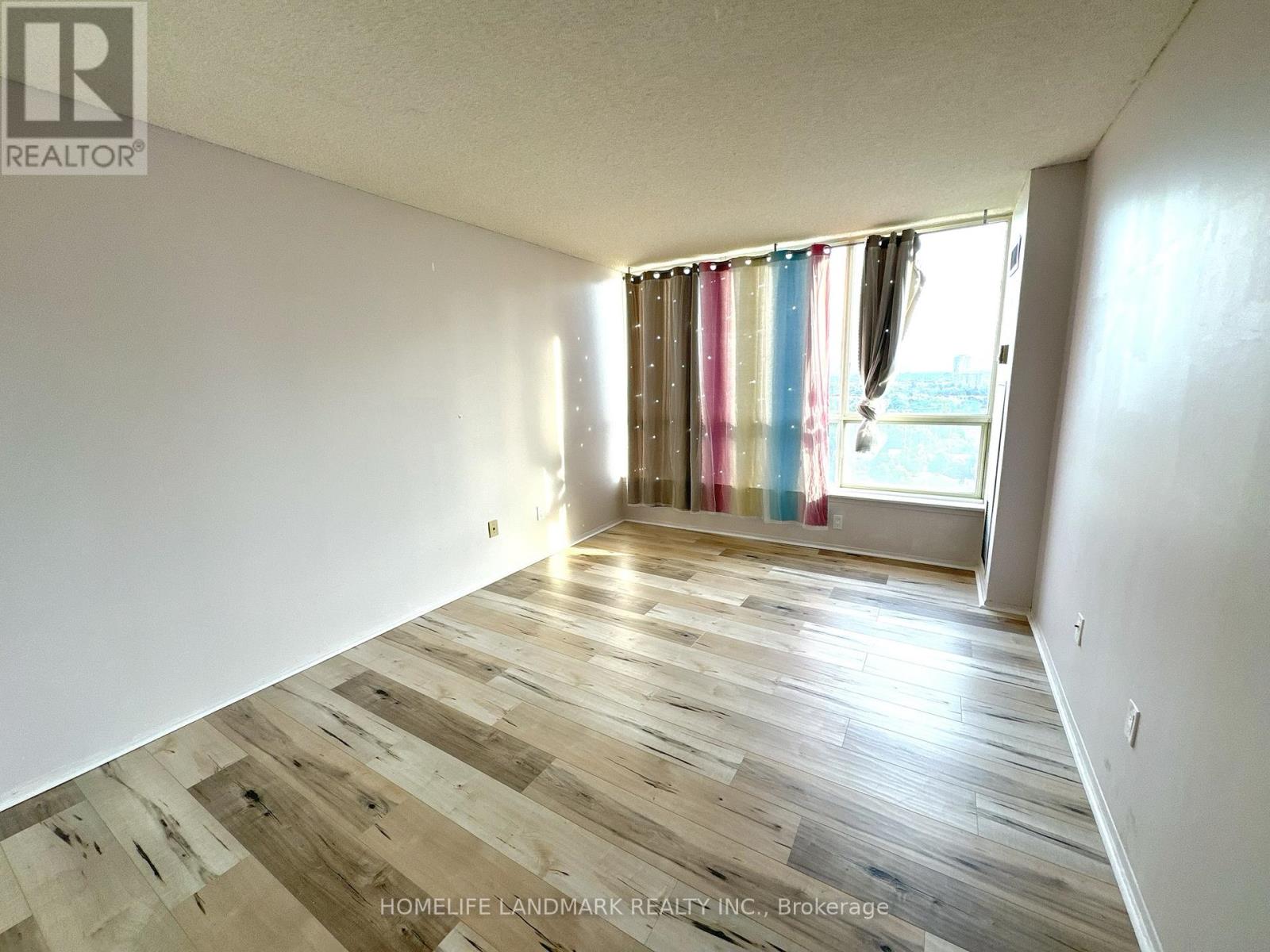 Photo 12 of 2014 55 Elm Drive W, Mississauga ON