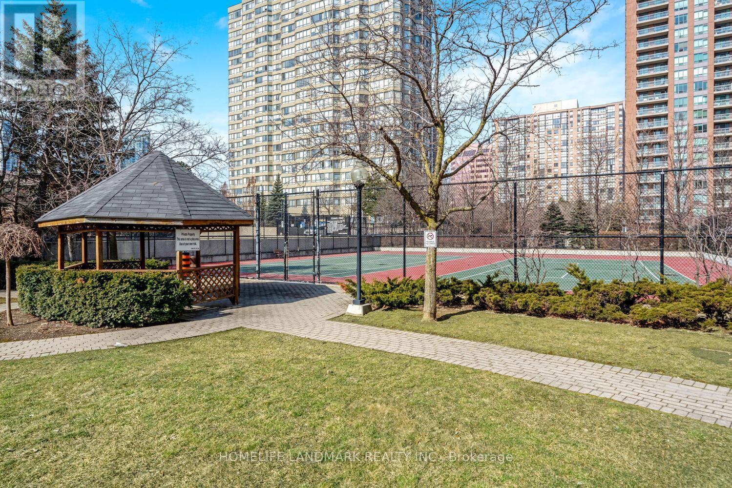Photo 14 of 2014 55 Elm Drive W, Mississauga ON