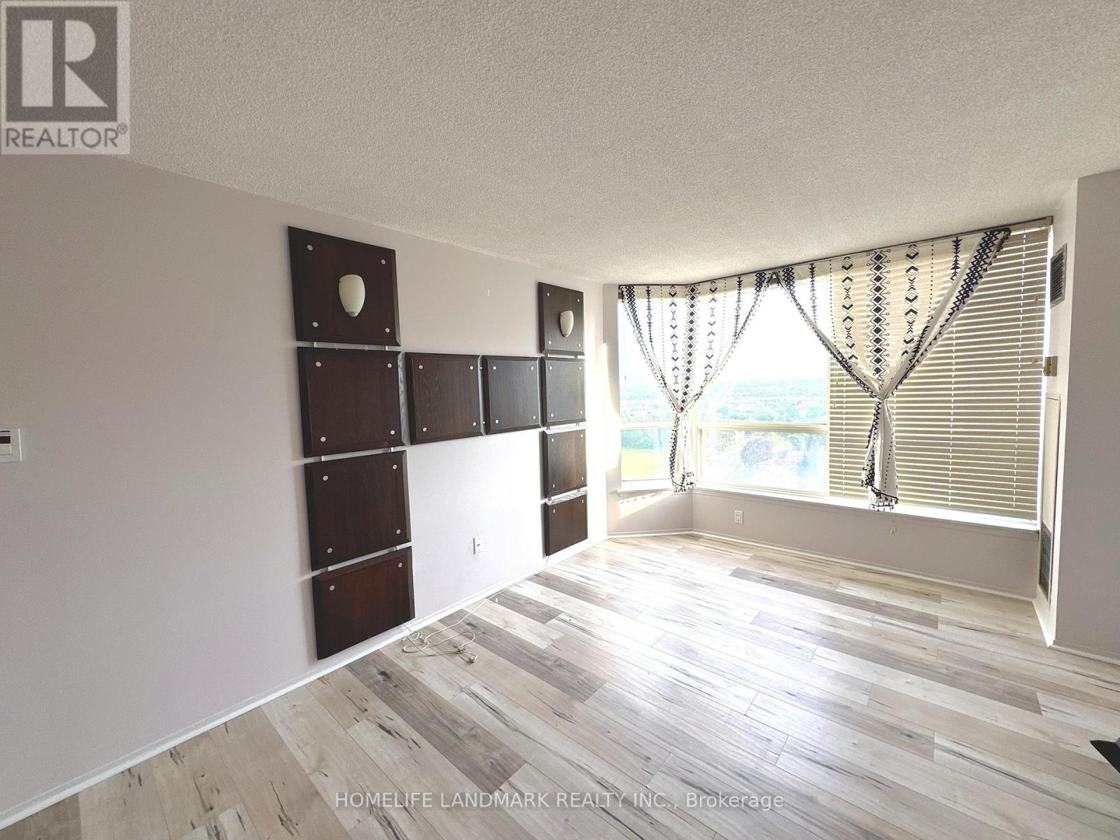 Photo 6 of 2014 55 Elm Drive W, Mississauga ON