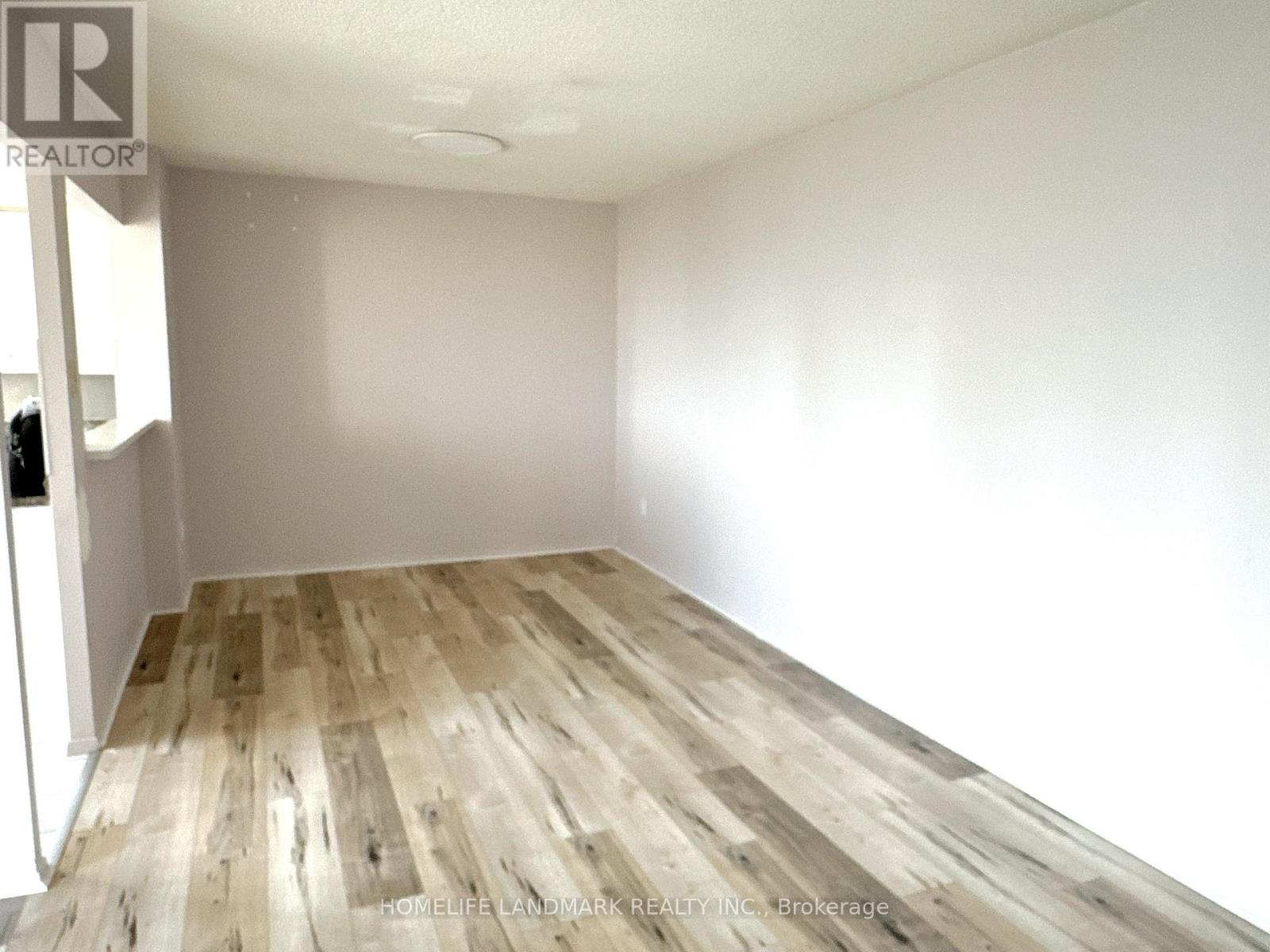 Photo 7 of 2014 55 Elm Drive W, Mississauga ON