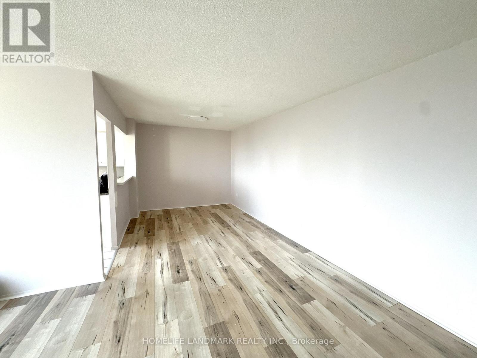 Photo 8 of 2014 55 Elm Drive W, Mississauga ON