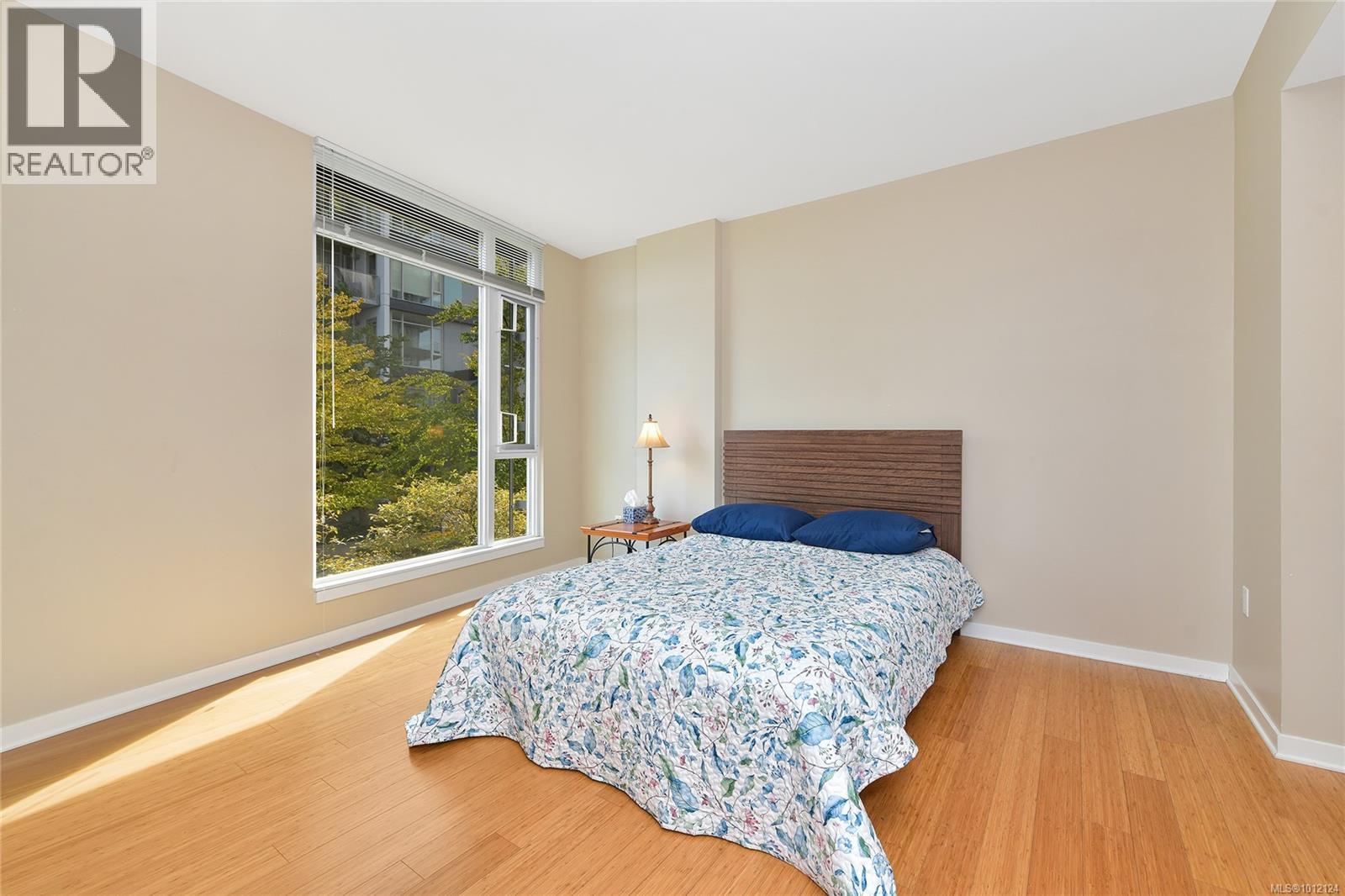Photo 11 of 204 379 Tyee Rd, Victoria BC