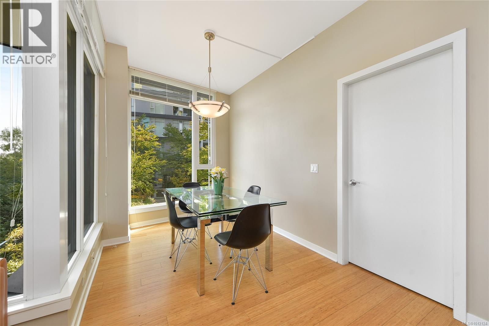 Photo 9 of 204 379 Tyee Rd, Victoria BC
