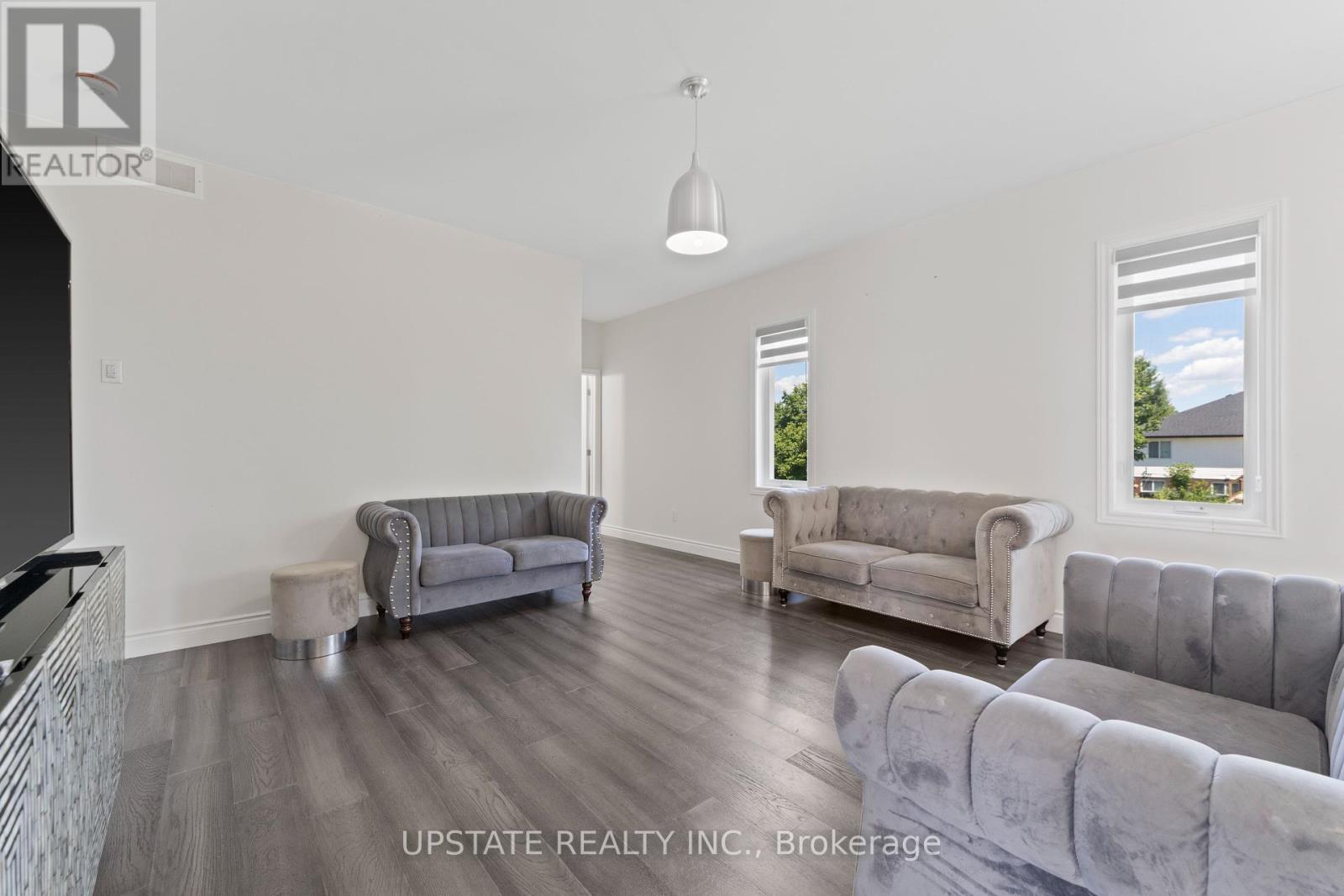 Photo 18 of 38 Noble Court, Amherstburg ON