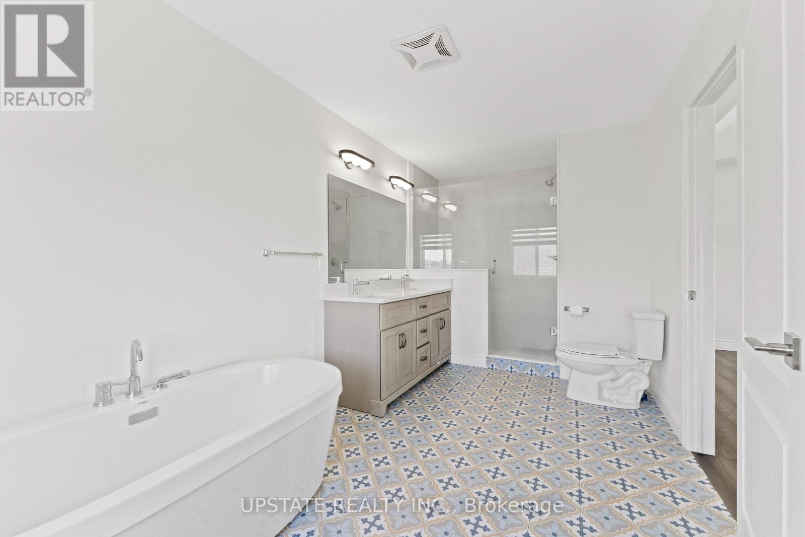 Photo 26 of 38 Noble Court, Amherstburg ON