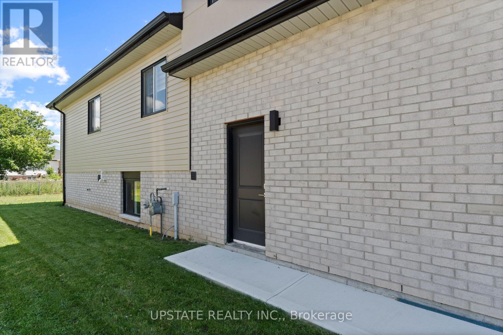 Photo 34 of 38 Noble Court, Amherstburg ON