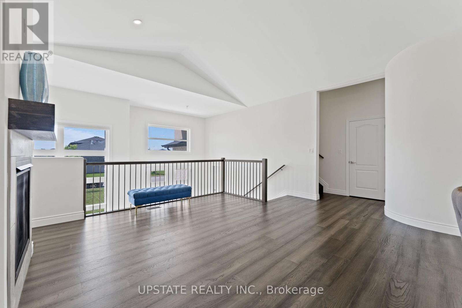 Photo 8 of 38 Noble Court, Amherstburg ON