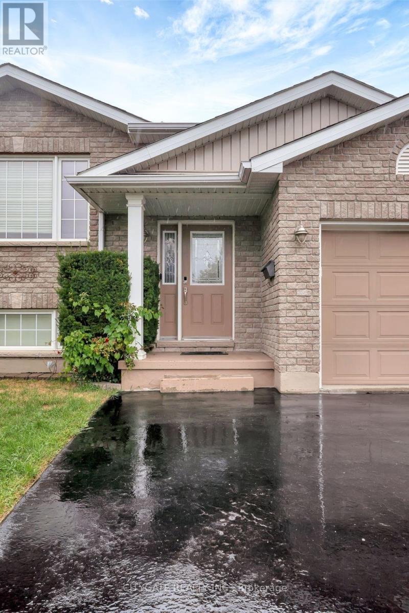 Photo 3 of 43 Follwell Crescent, Belleville ON