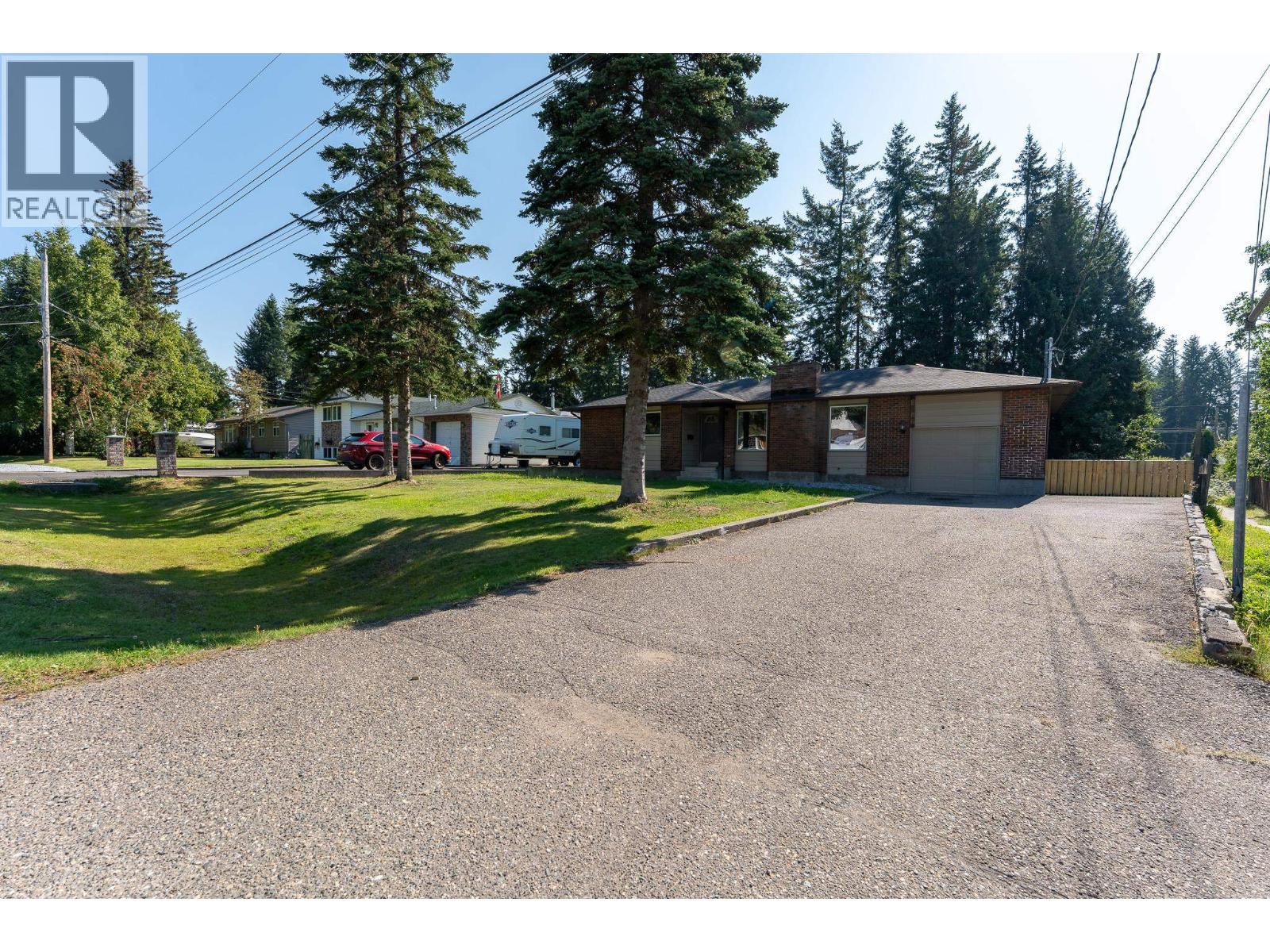 Photo 3 of 2886 Langley Crescent, Prince George BC