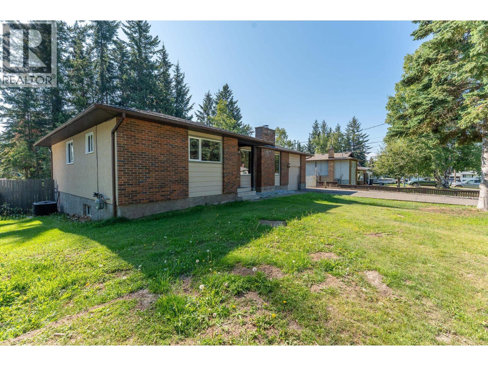 Photo 4 of 2886 Langley Crescent, Prince George BC