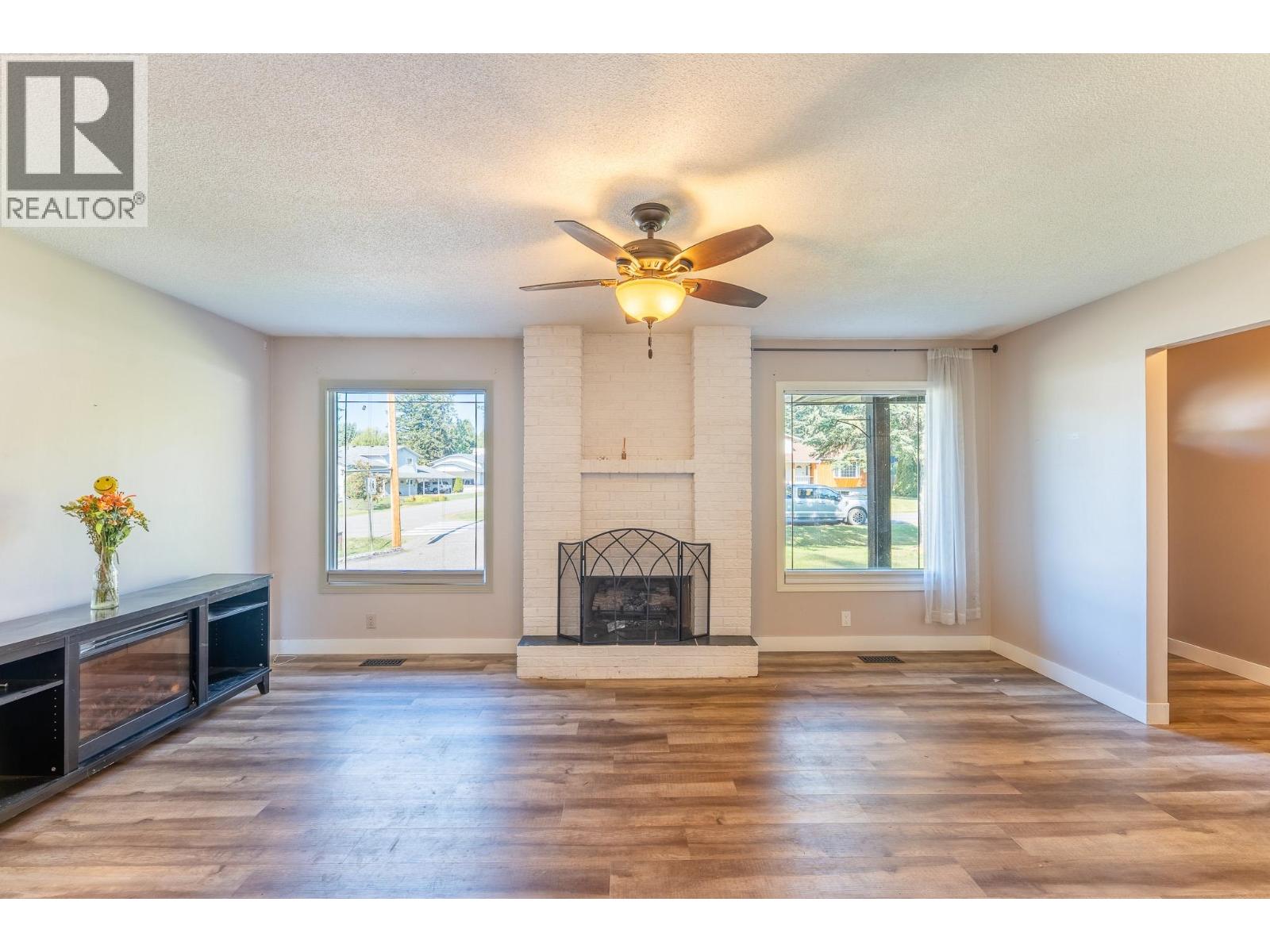 Photo 9 of 2886 Langley Crescent, Prince George BC