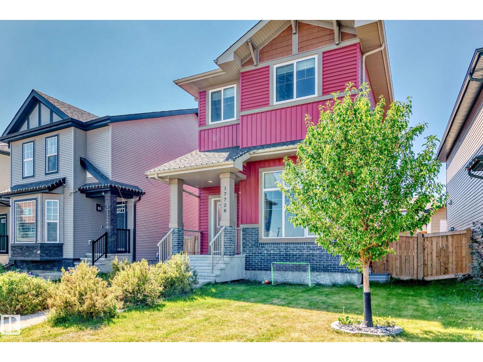 Photo 2 of 17728 58 St Nw, Edmonton AB
