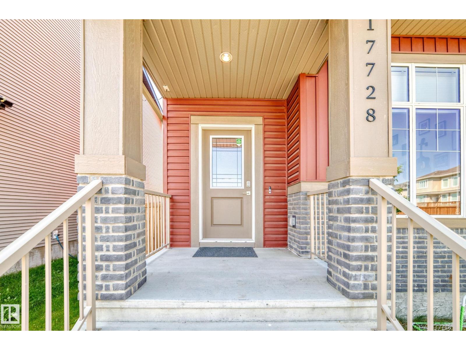 Photo 4 of 17728 58 St Nw, Edmonton AB