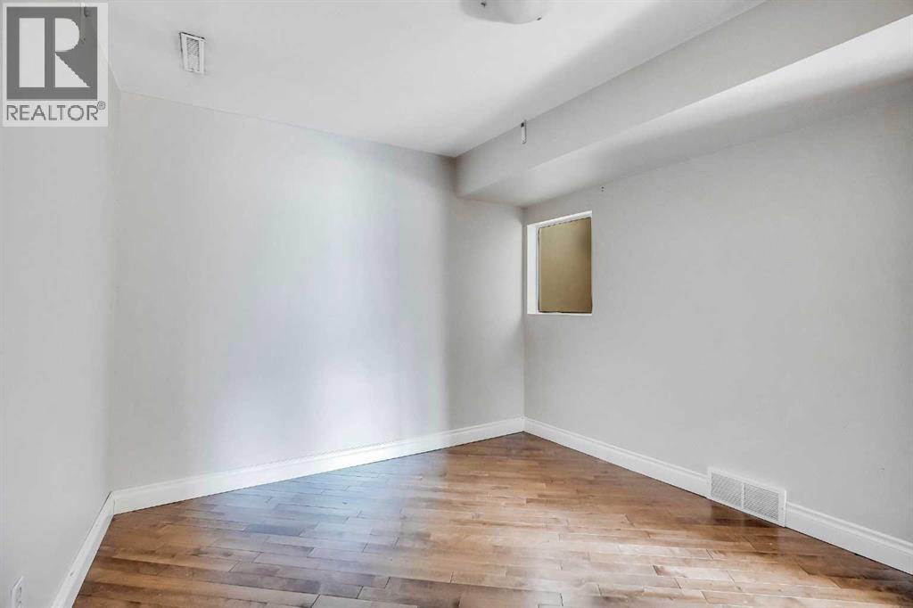Photo 28 of 185 Cornwallis Drive Nw, Calgary AB