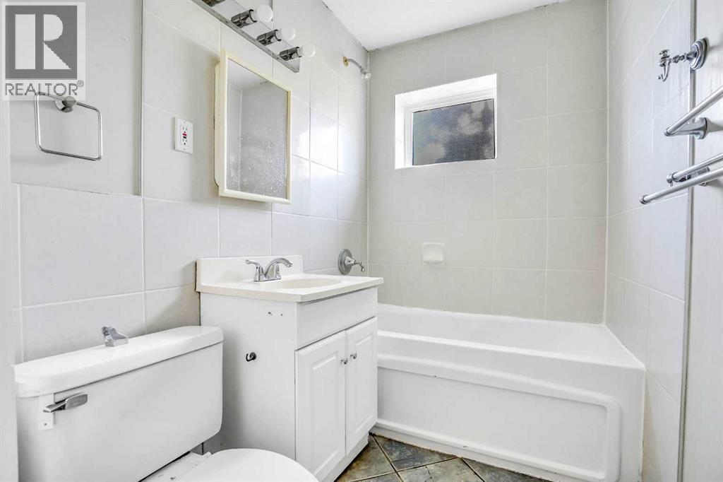 Photo 29 of 185 Cornwallis Drive Nw, Calgary AB