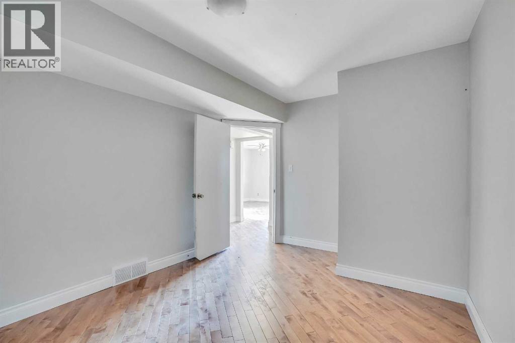 Photo 27 of 185 Cornwallis Drive Nw, Calgary AB