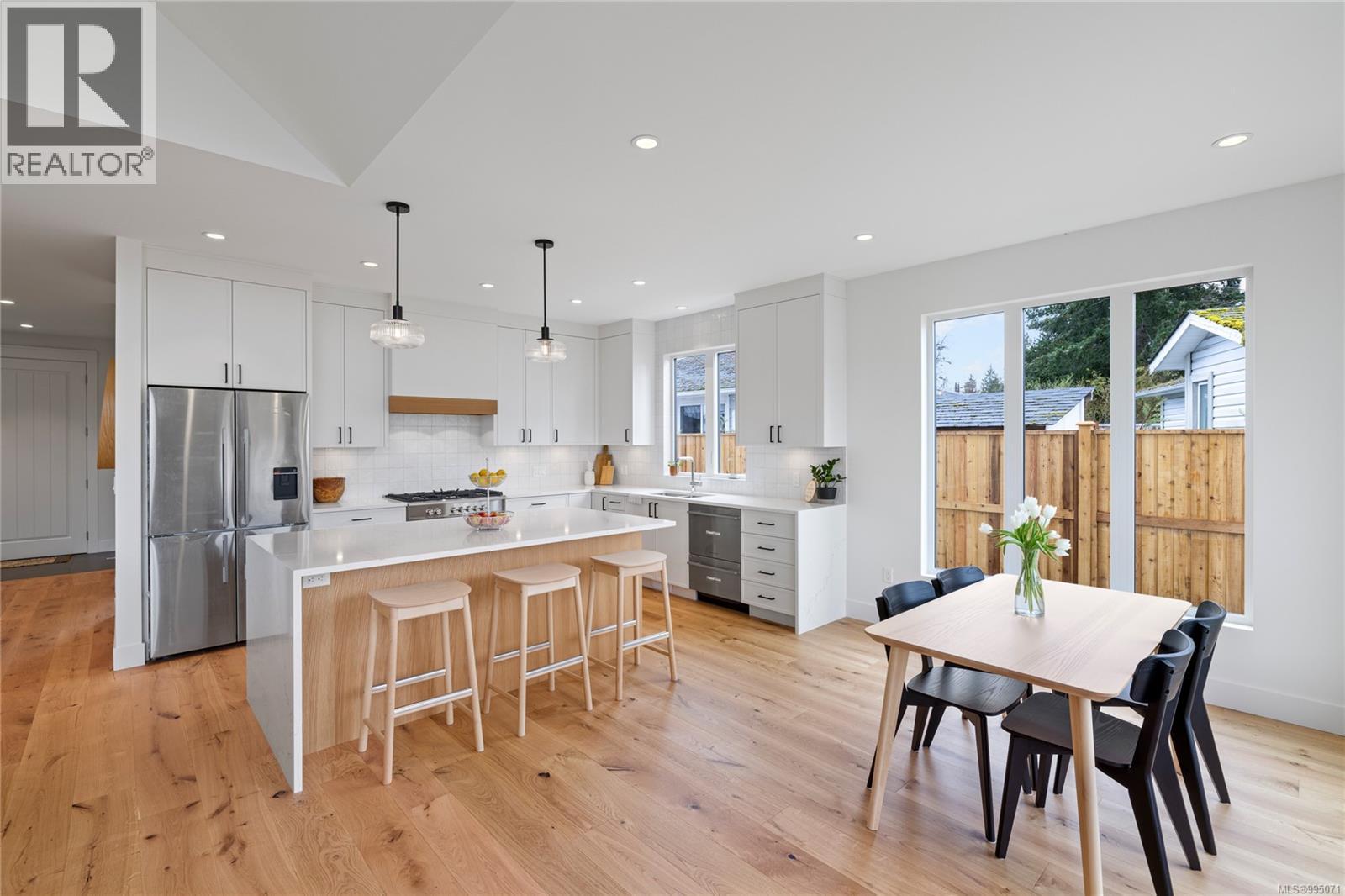 Photo 6 of 327 Wisteria St, Parksville BC