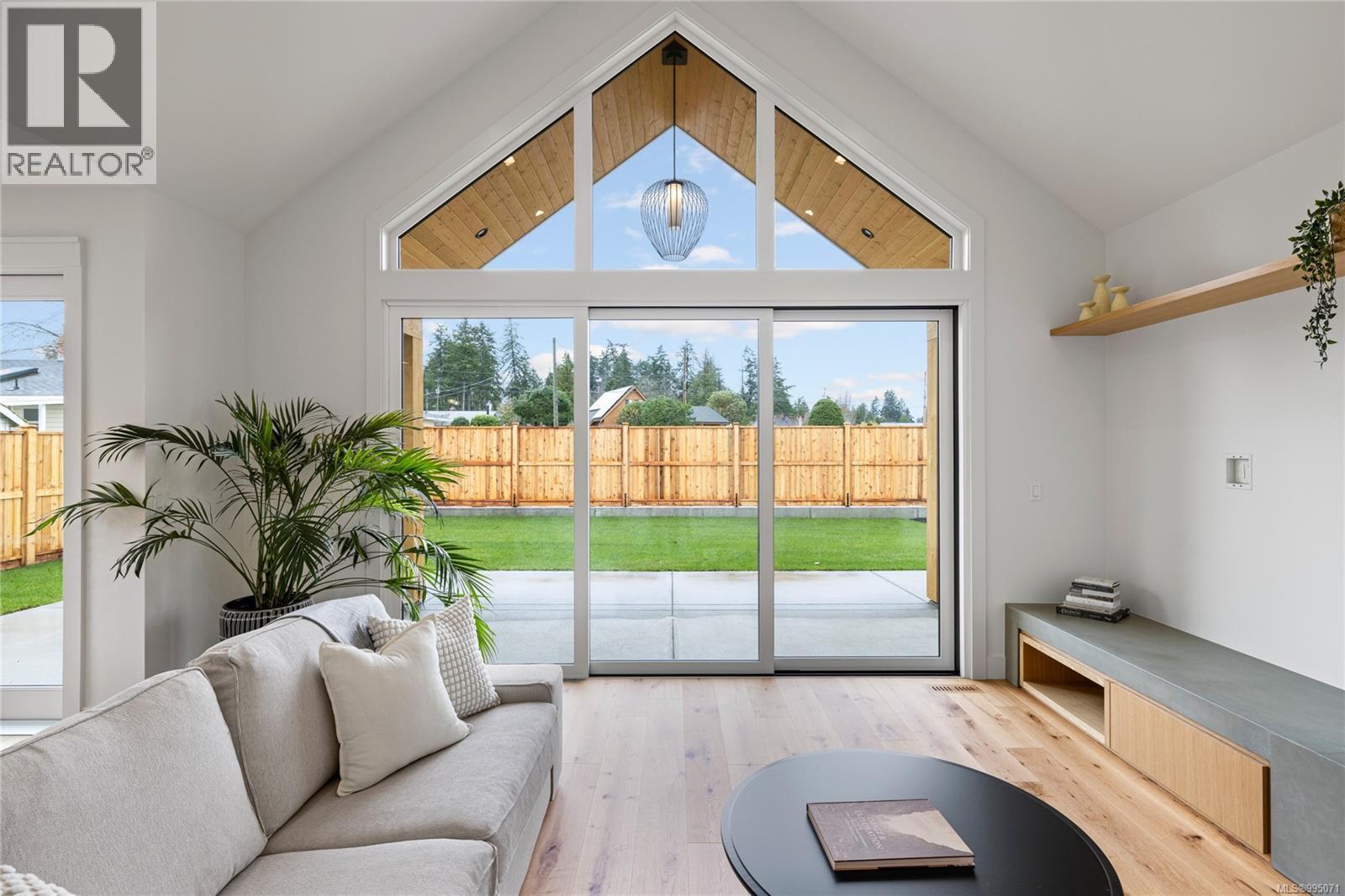Photo 4 of 327 Wisteria St, Parksville BC