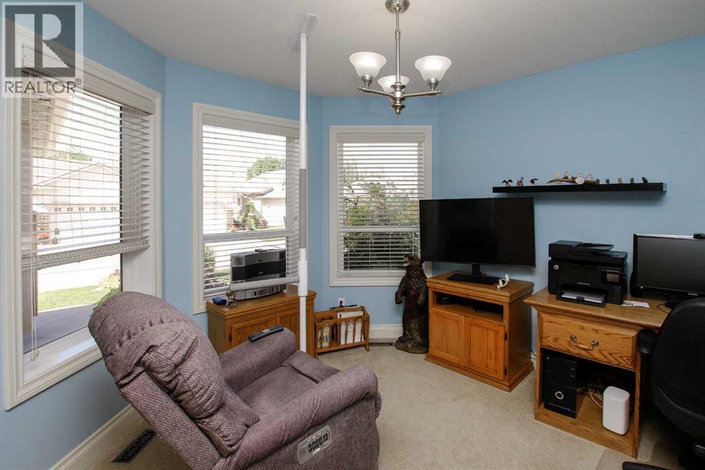 Photo 5 of 49 173 Austin Drive, Red Deer AB