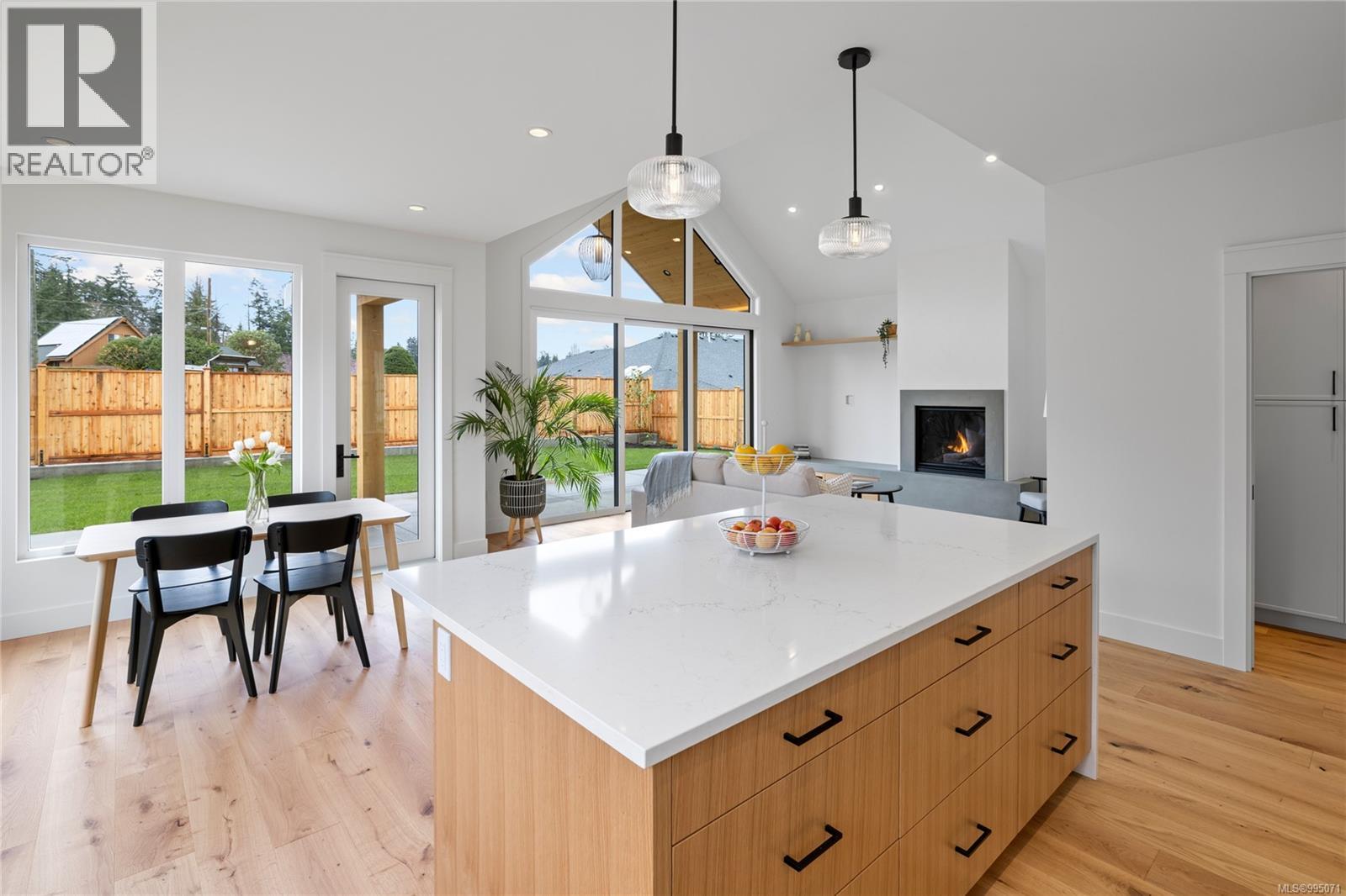 Photo 10 of 327 Wisteria St, Parksville BC