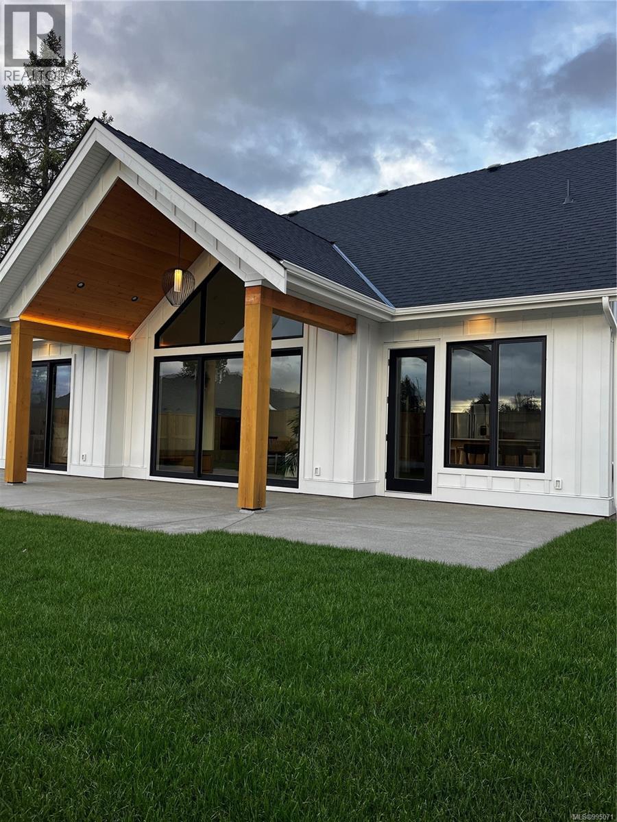 Photo 24 of 327 Wisteria St, Parksville BC