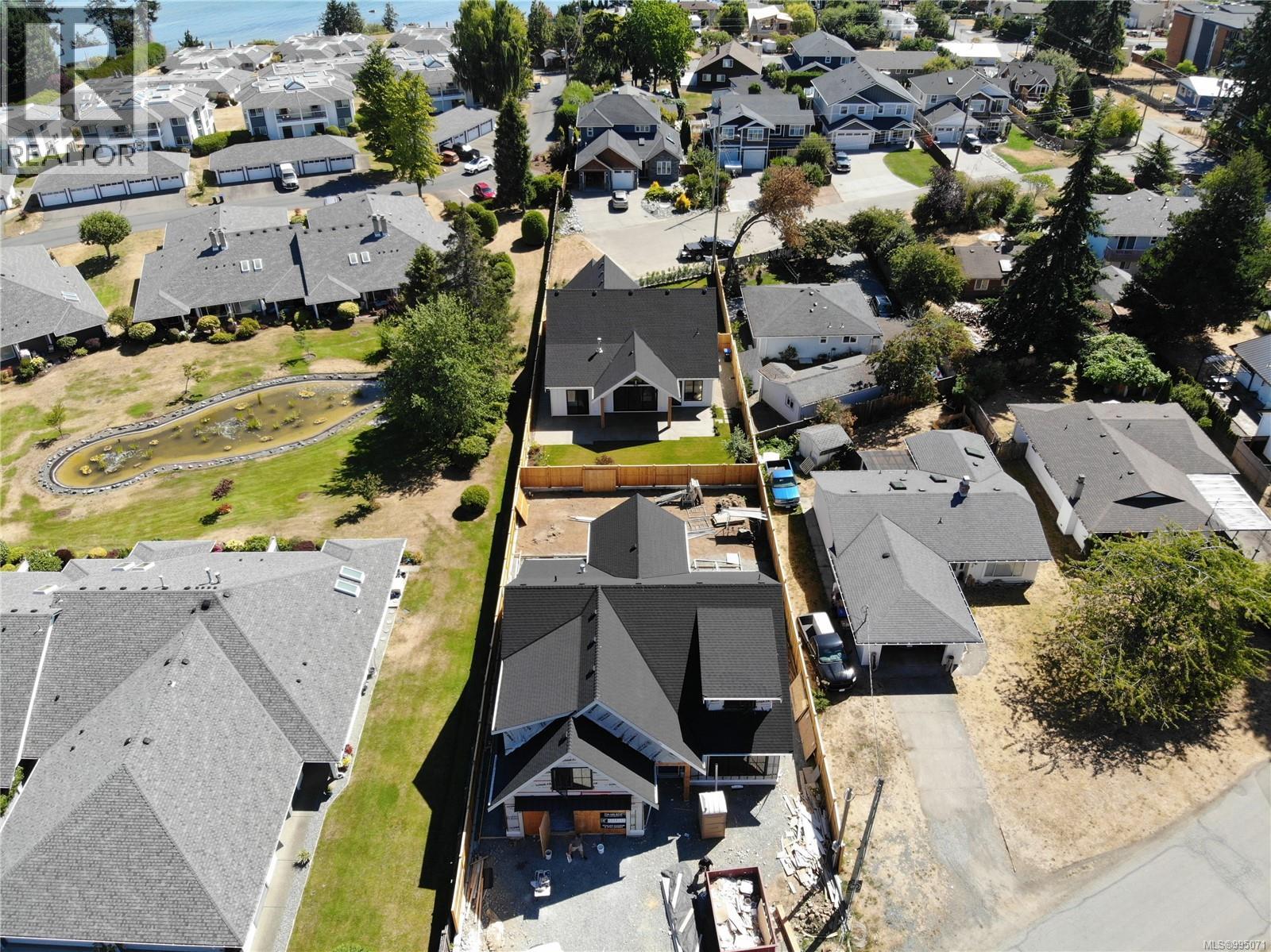 Photo 26 of 327 Wisteria St, Parksville BC
