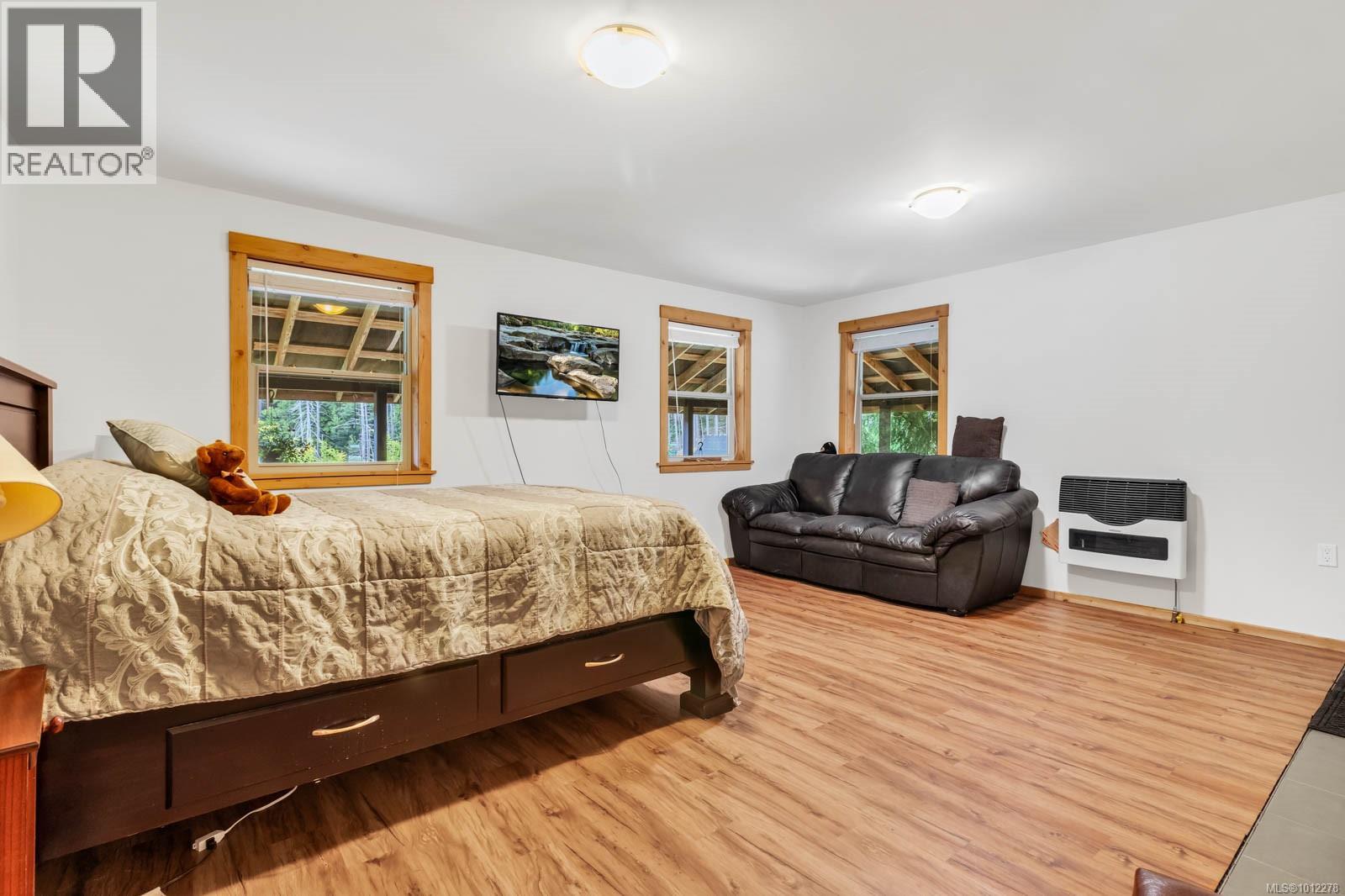 2 Welch Rd, Lasqueti Island
