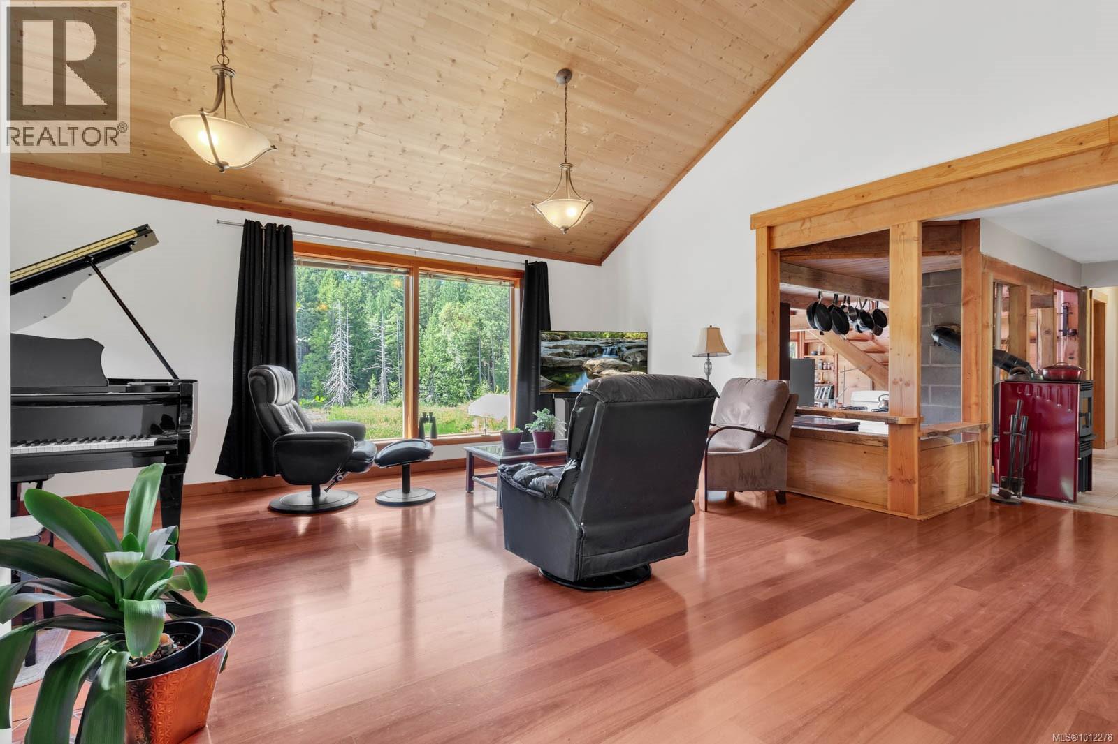 2 Welch Rd, Lasqueti Island