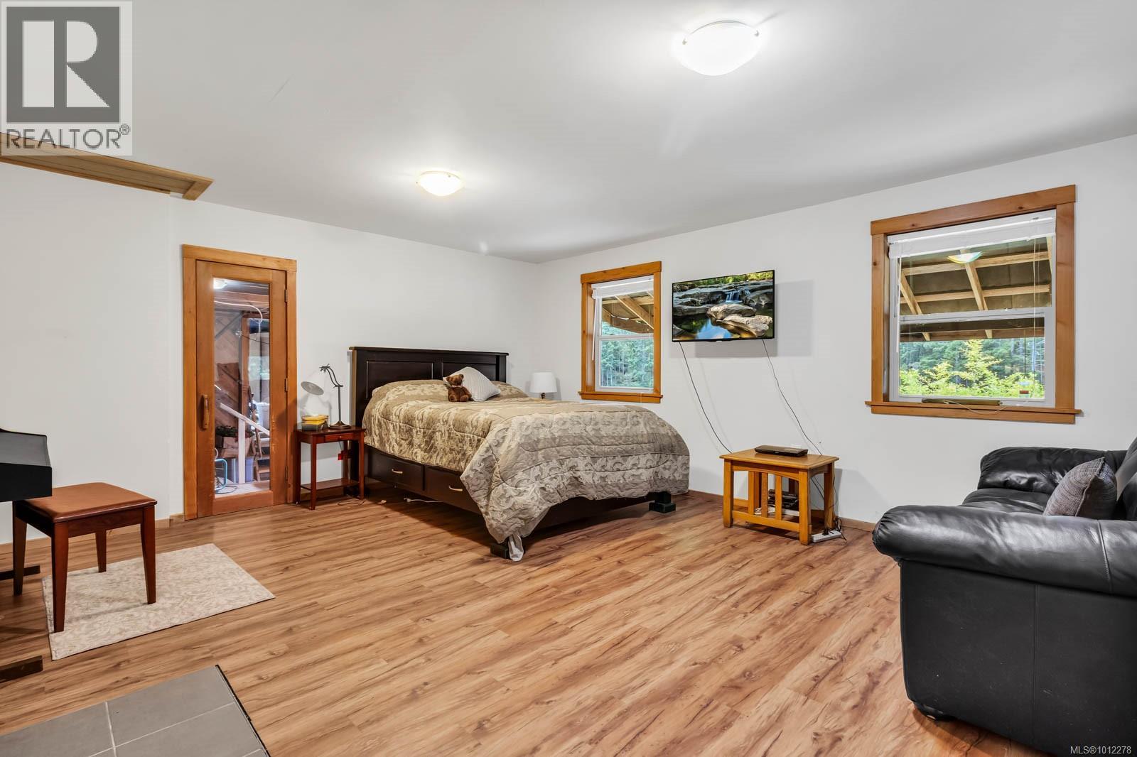 2 Welch Rd, Lasqueti Island