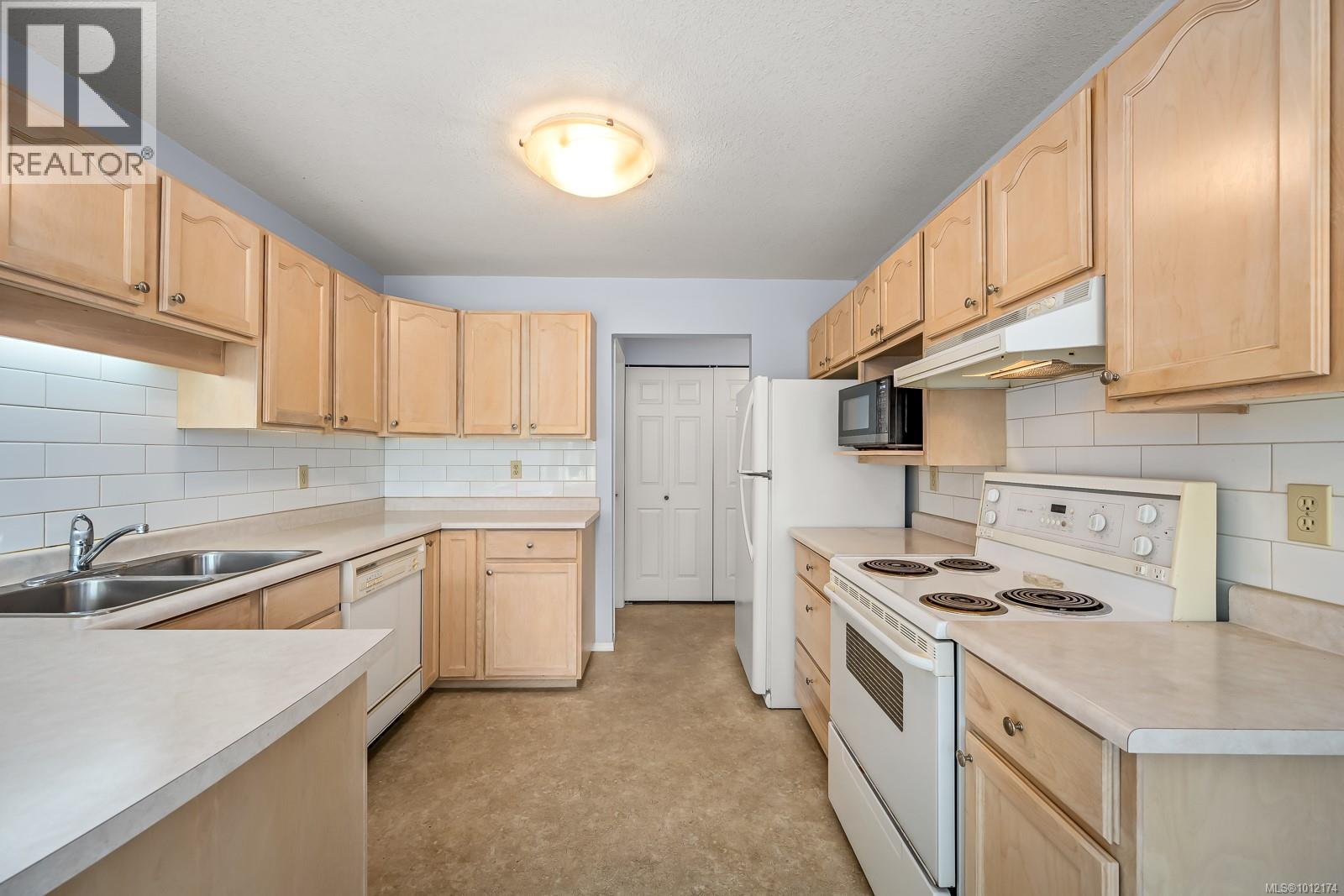 103 1902 Comox Ave, Comox