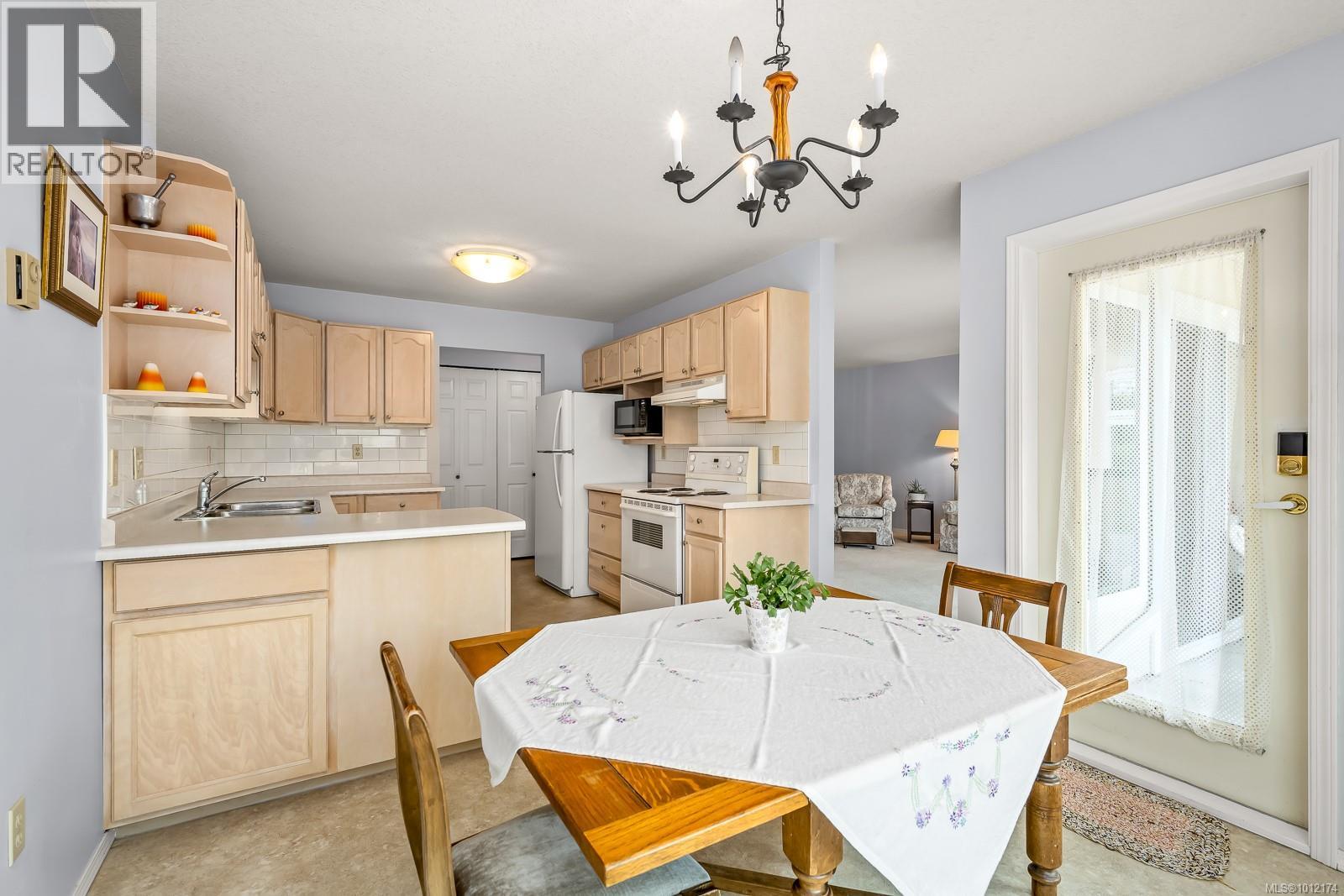103 1902 Comox Ave, Comox