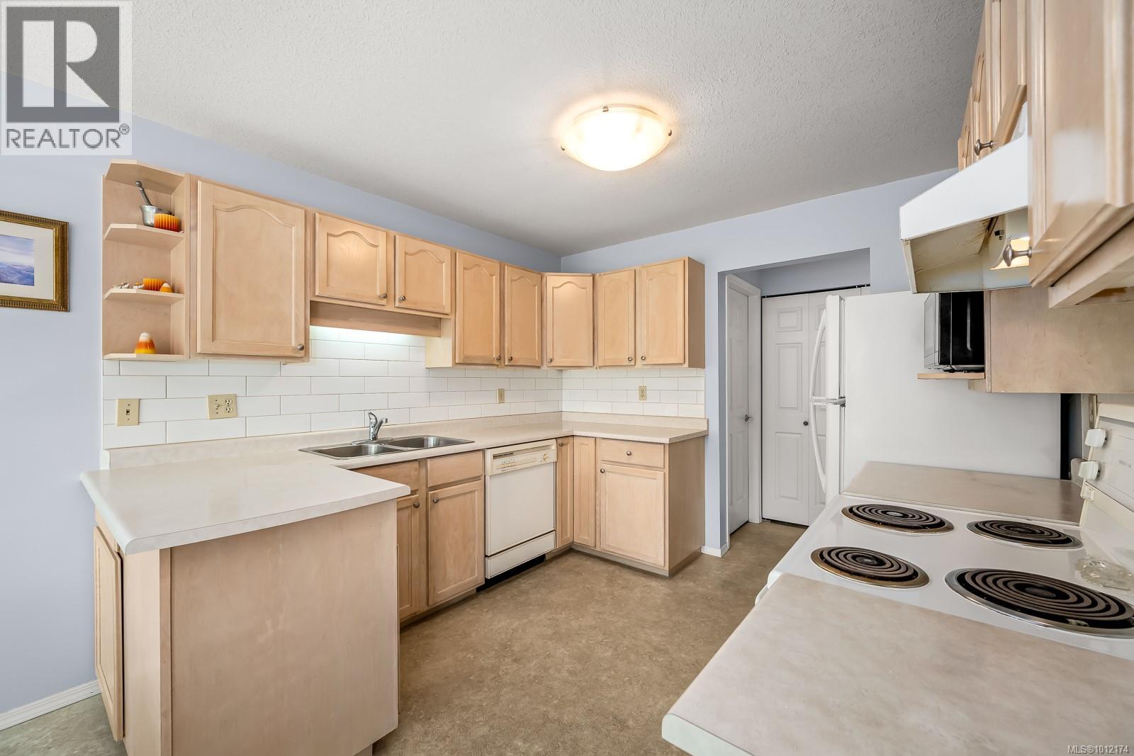 103 1902 Comox Ave, Comox